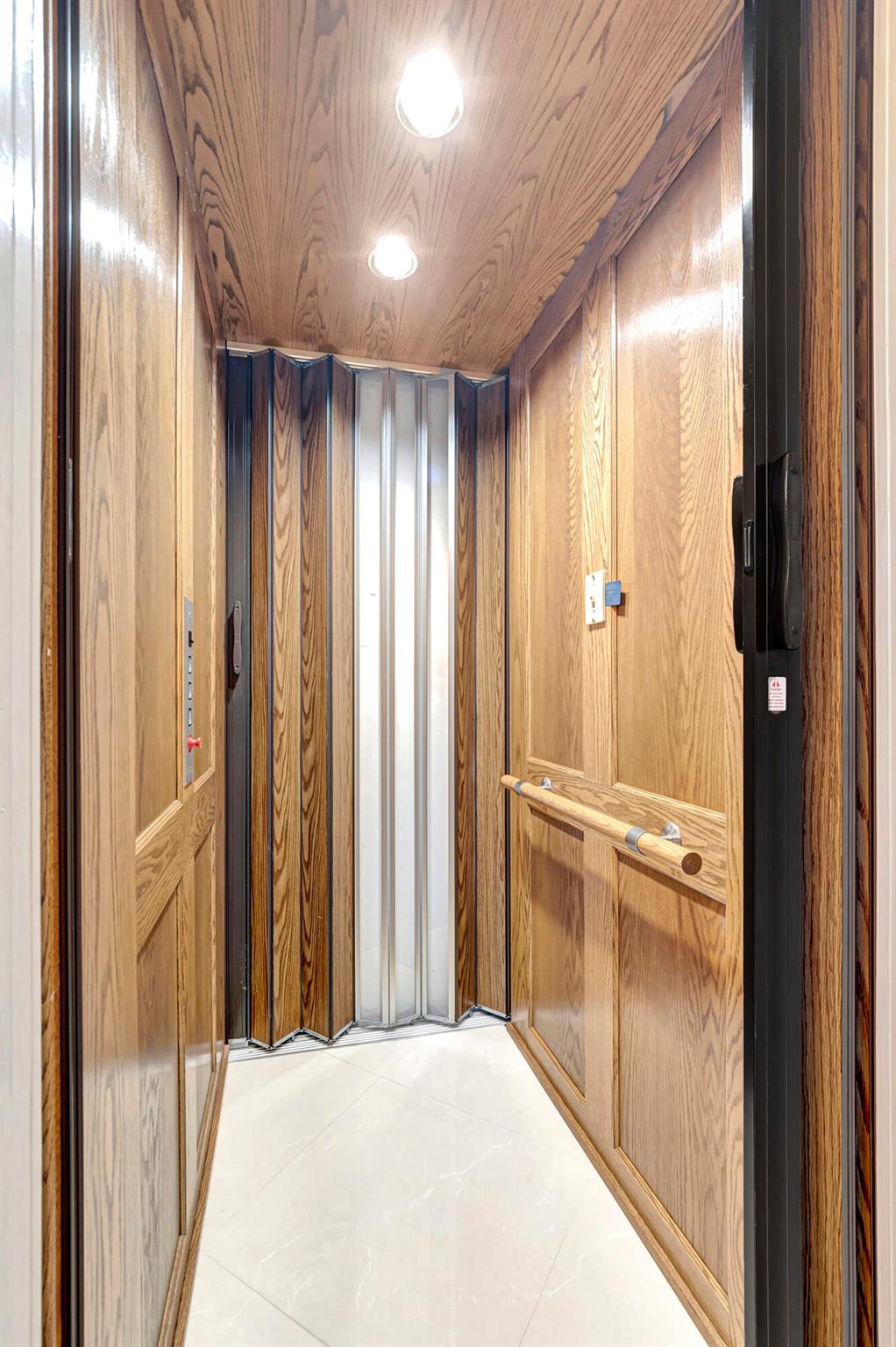 CHARTER CAY - Residential