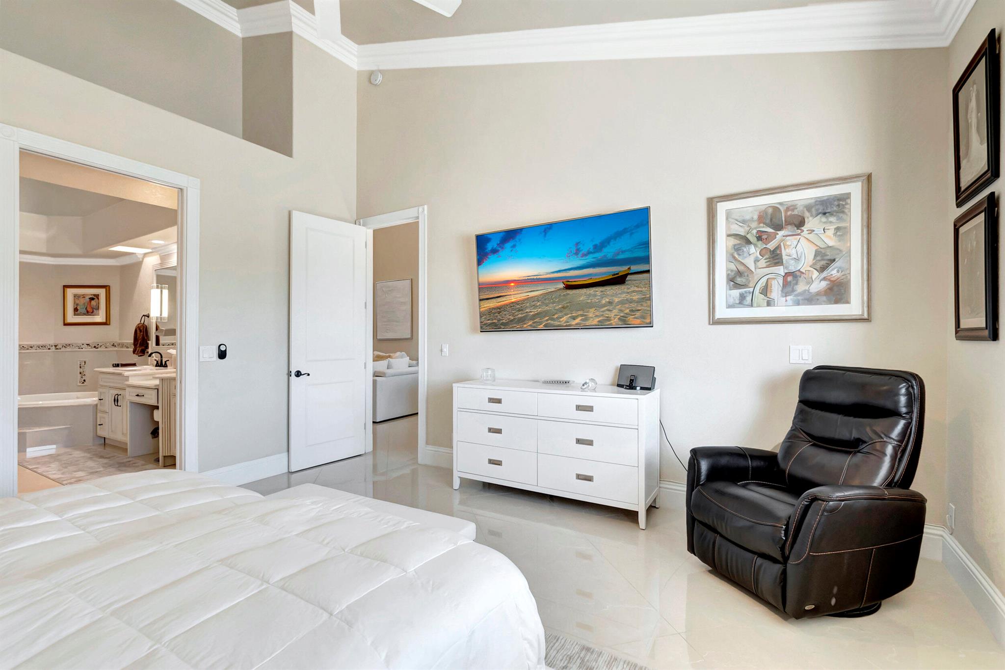 CHARTER CAY - Residential