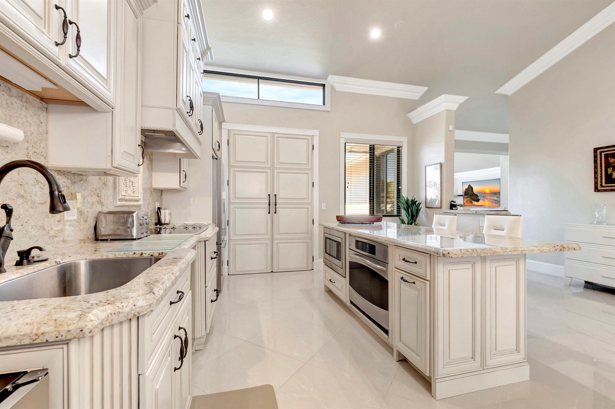 CHARTER CAY - Residential