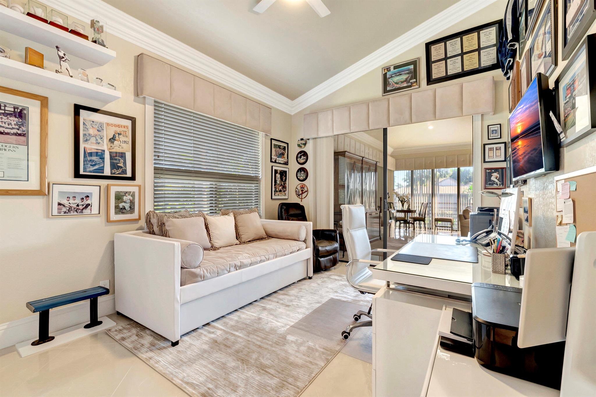 CHARTER CAY - Residential