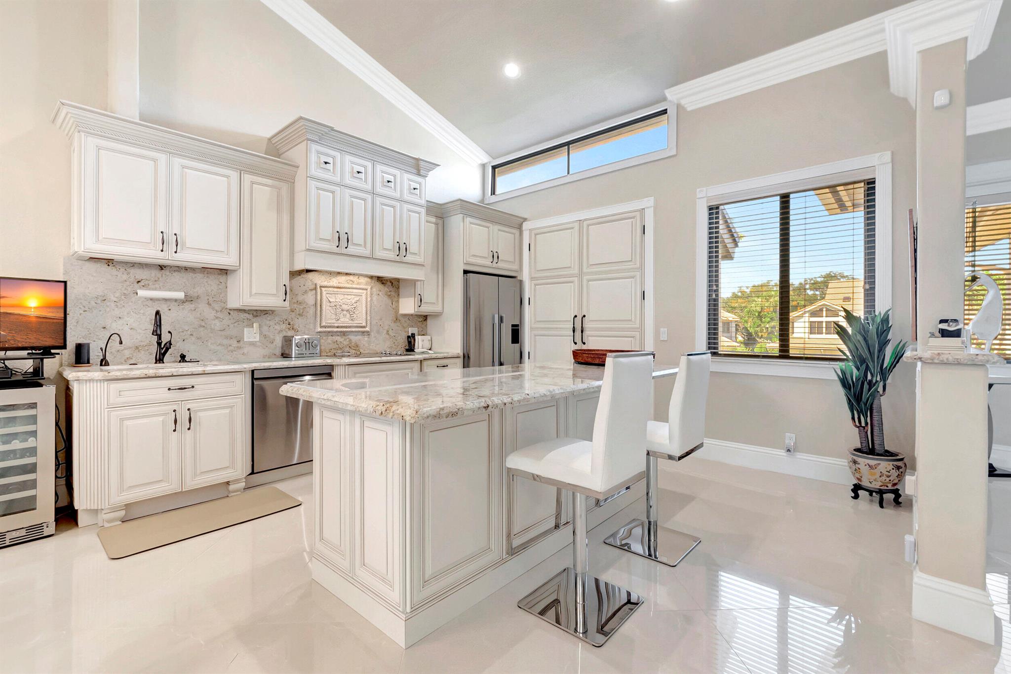 CHARTER CAY - Residential