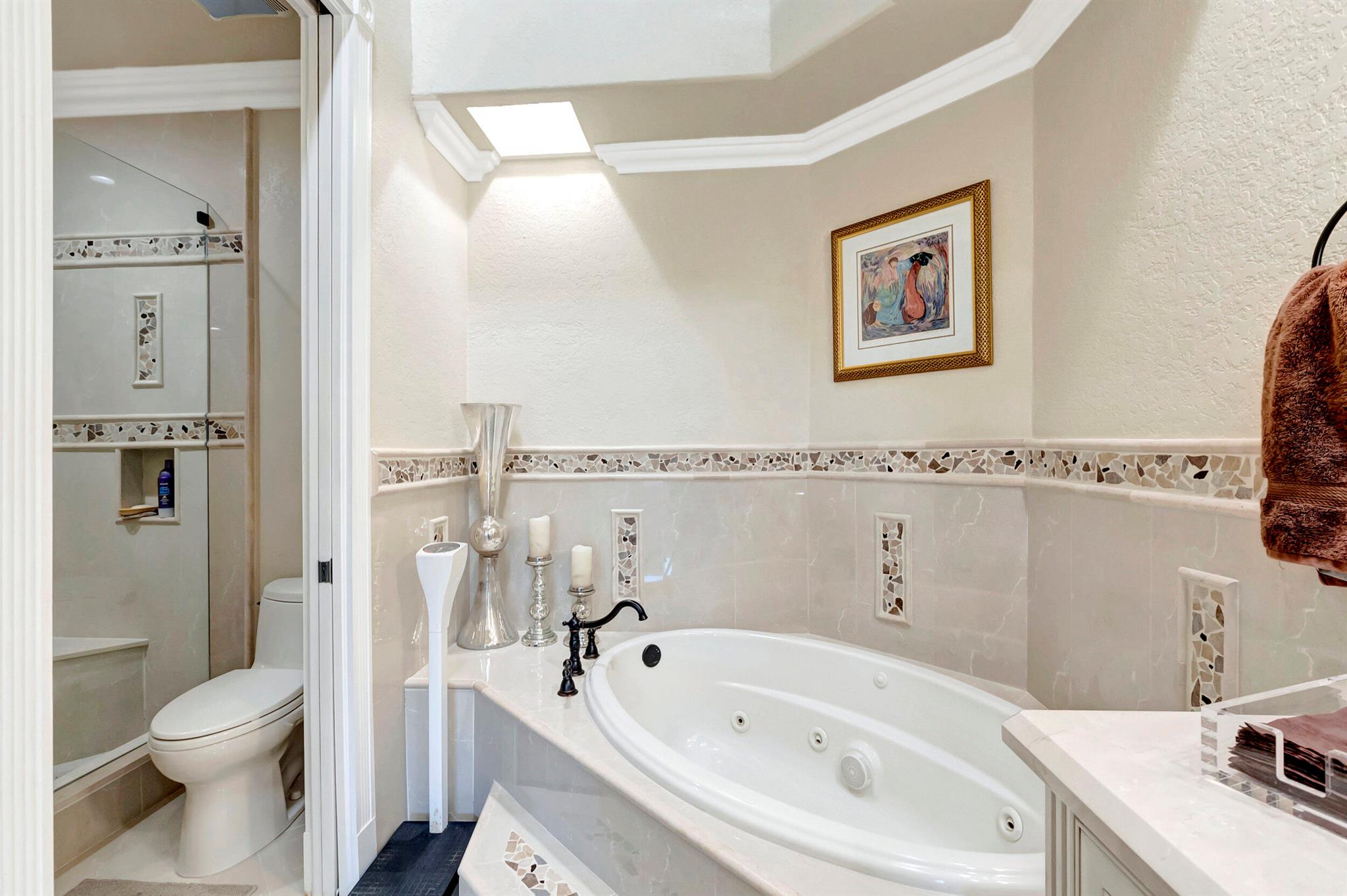 CHARTER CAY - Residential