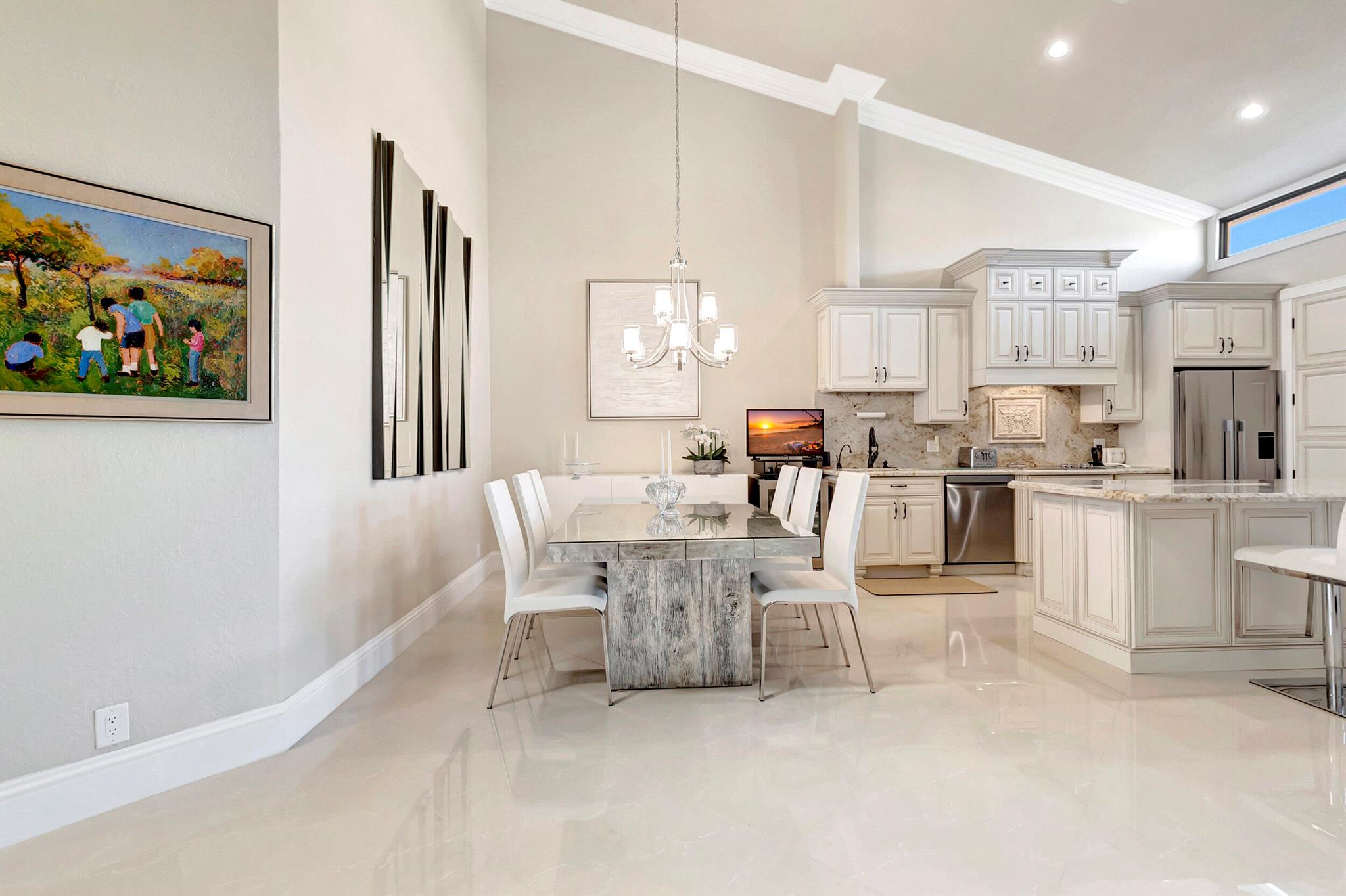 CHARTER CAY - Residential