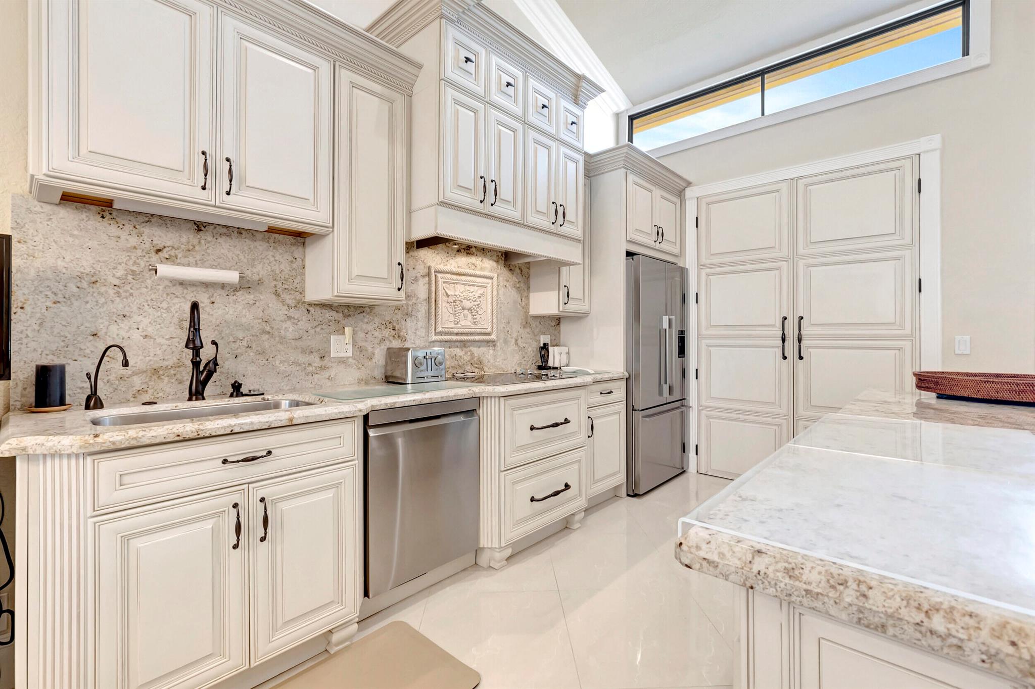 CHARTER CAY - Residential