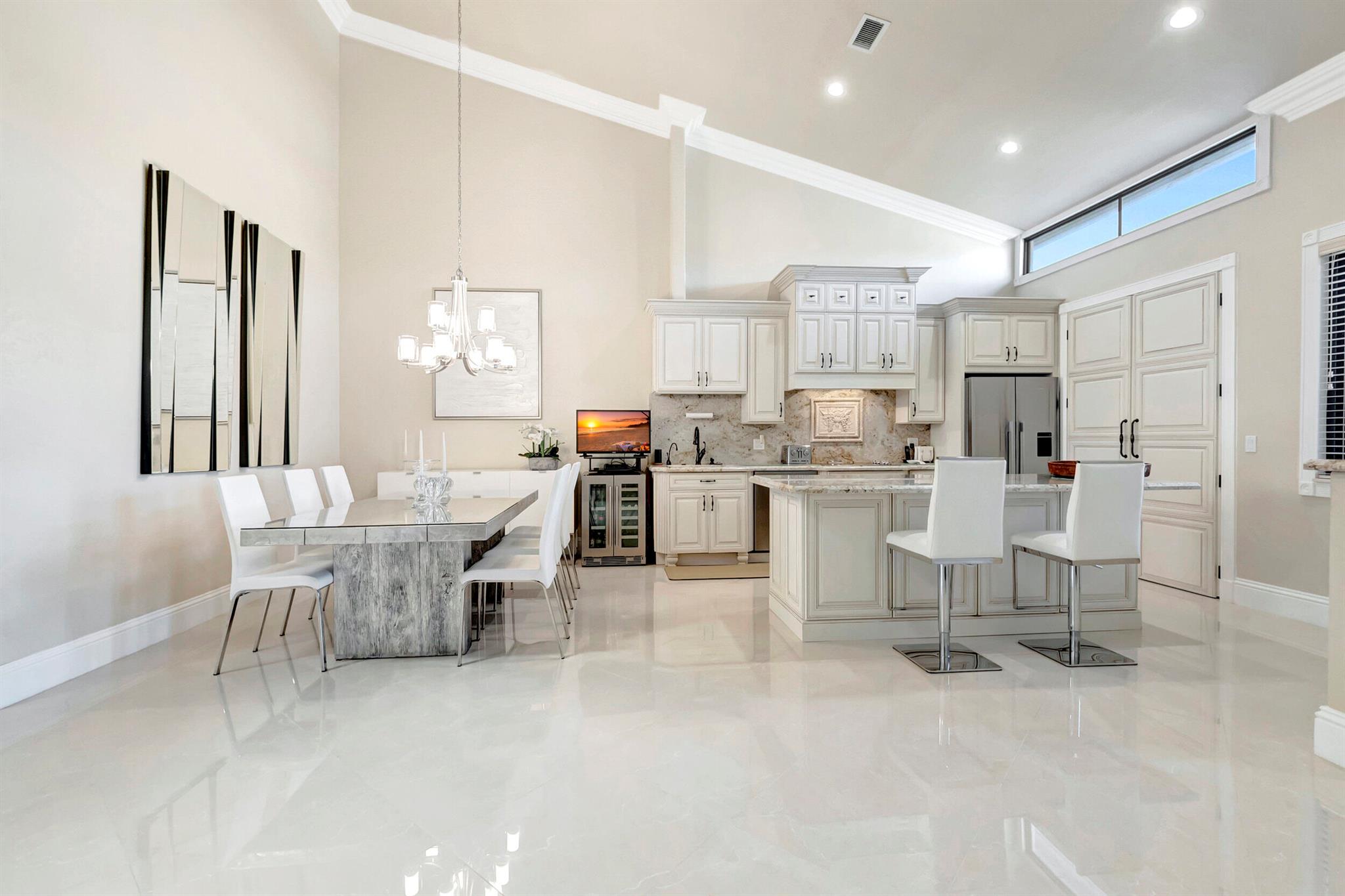 CHARTER CAY - Residential