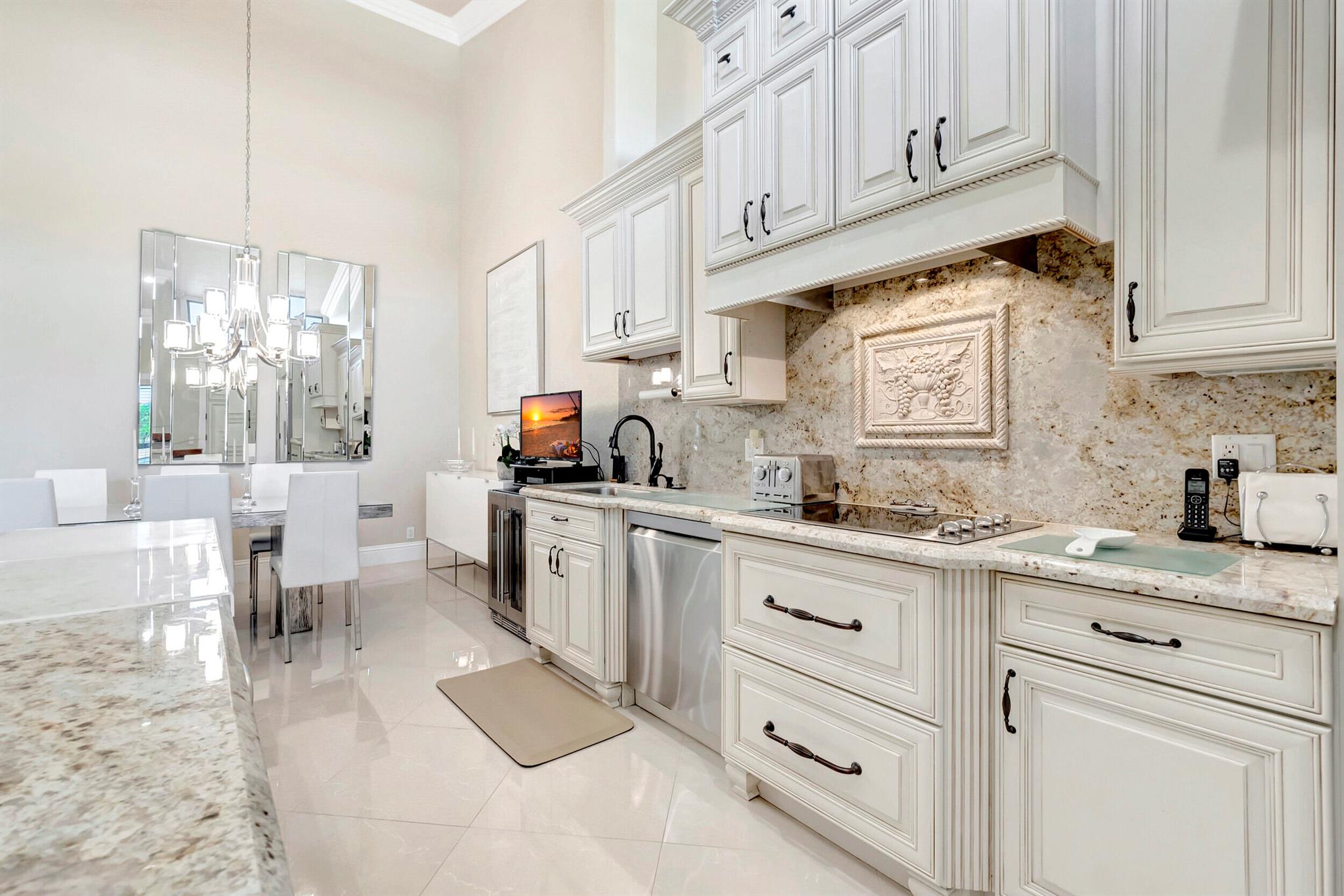 CHARTER CAY - Residential