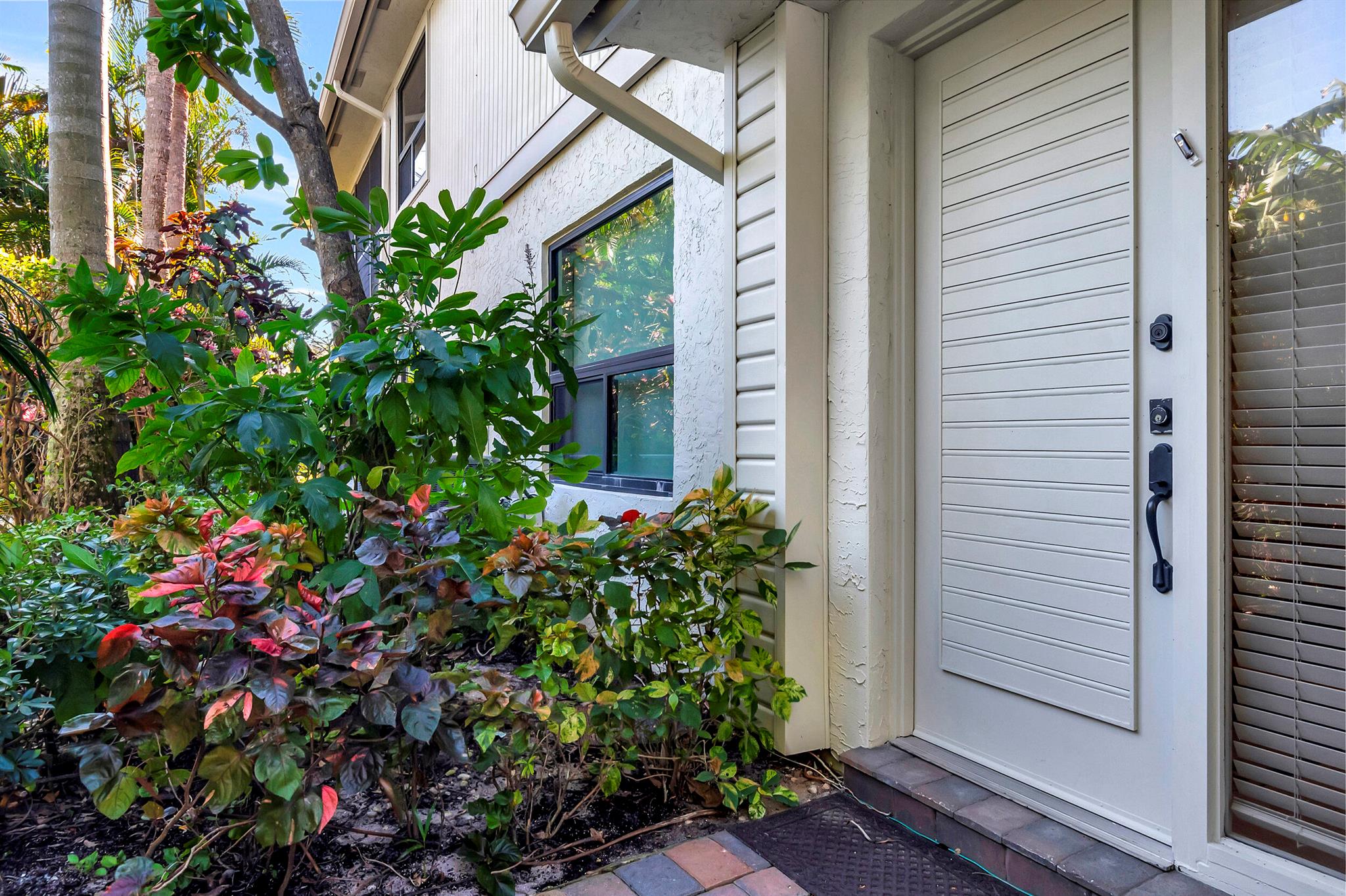 CHARTER CAY - Residential