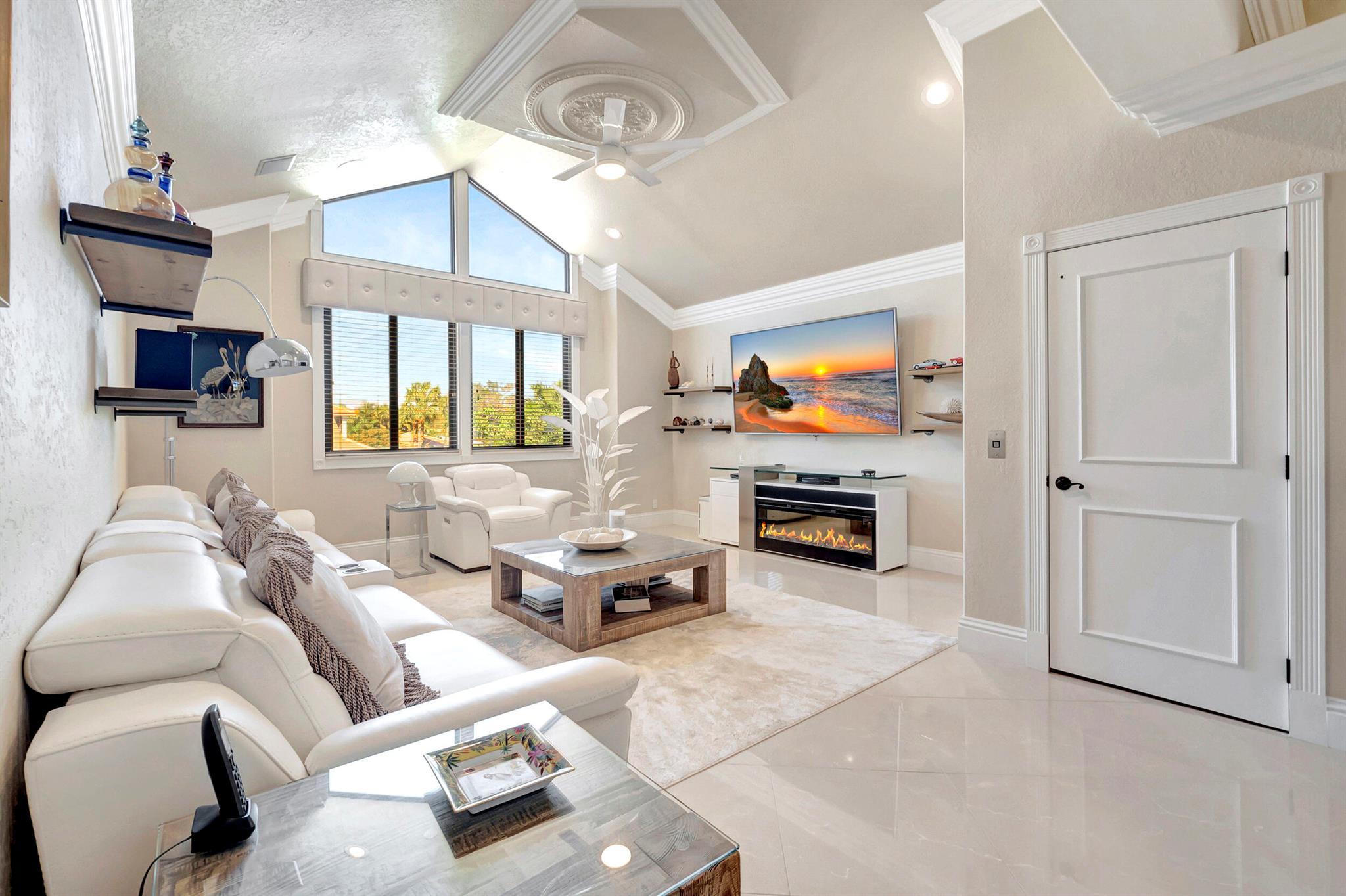 CHARTER CAY - Residential