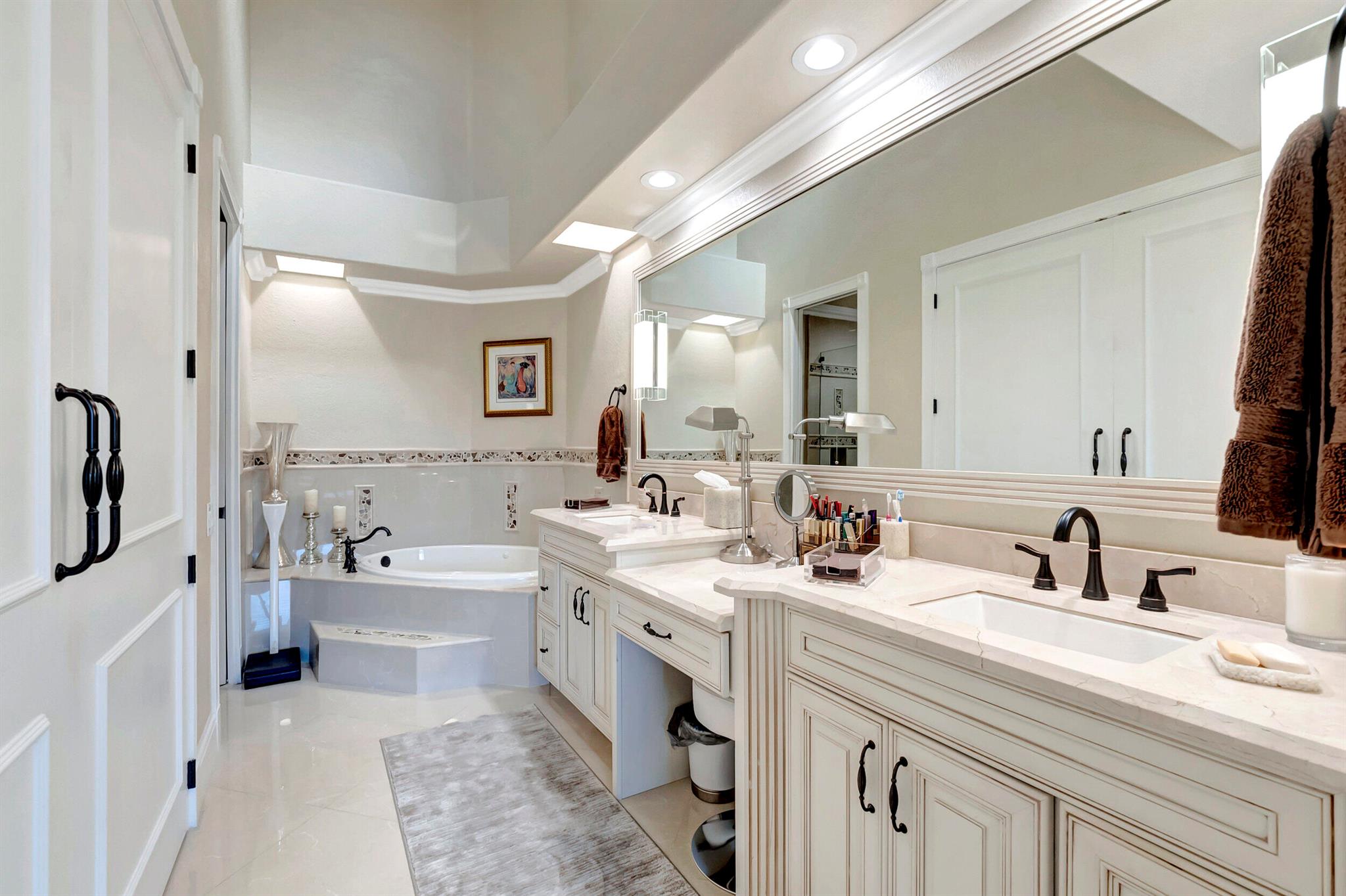 CHARTER CAY - Residential