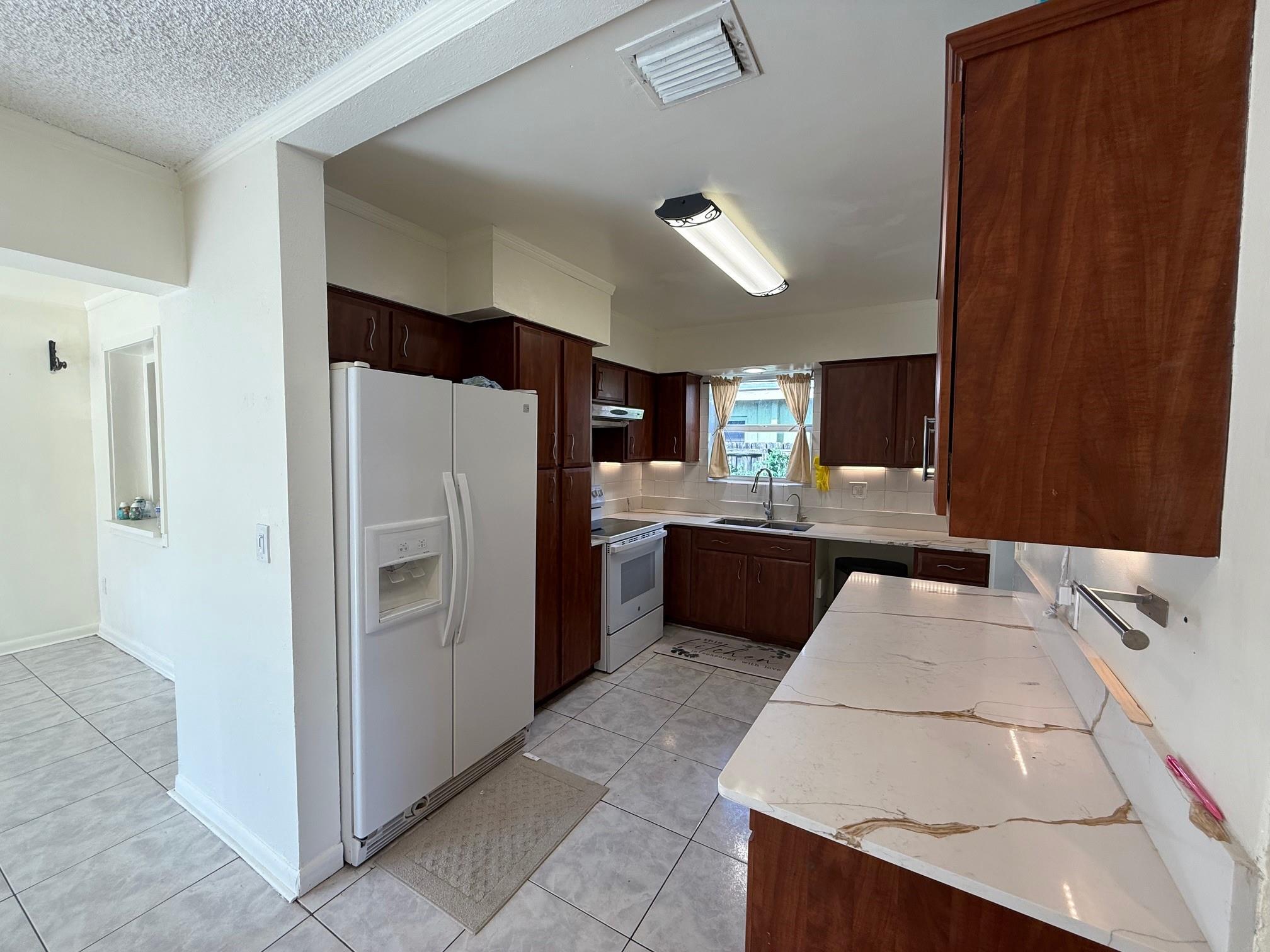 PEMBROKE PINES - Residential