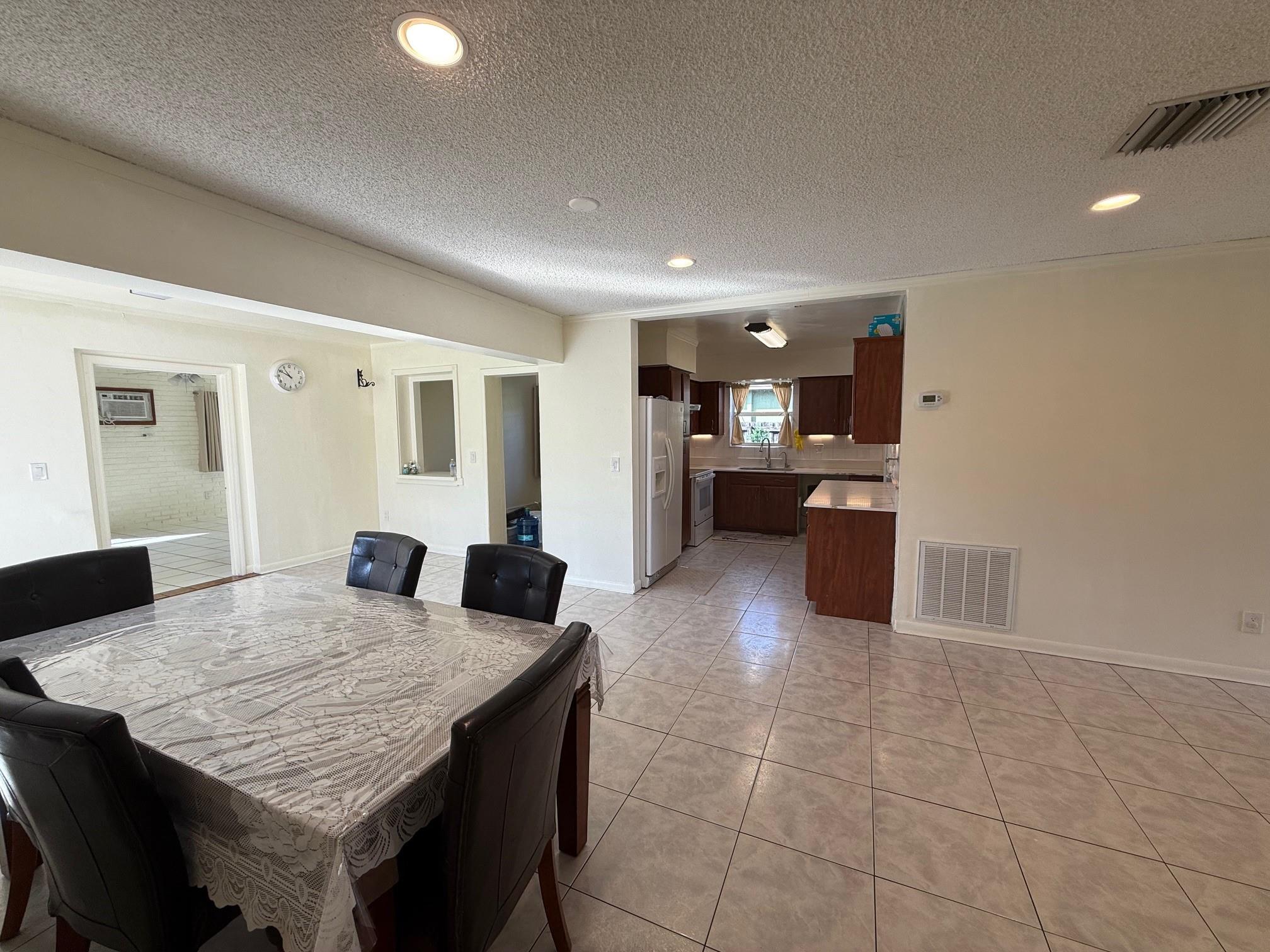 PEMBROKE PINES - Residential