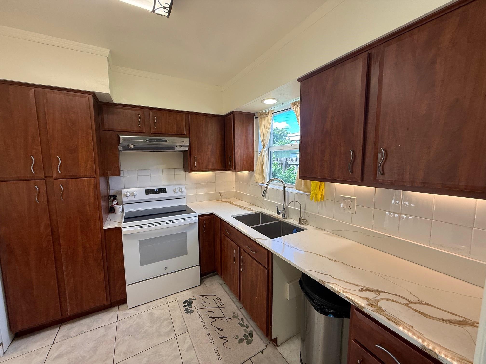PEMBROKE PINES - Residential