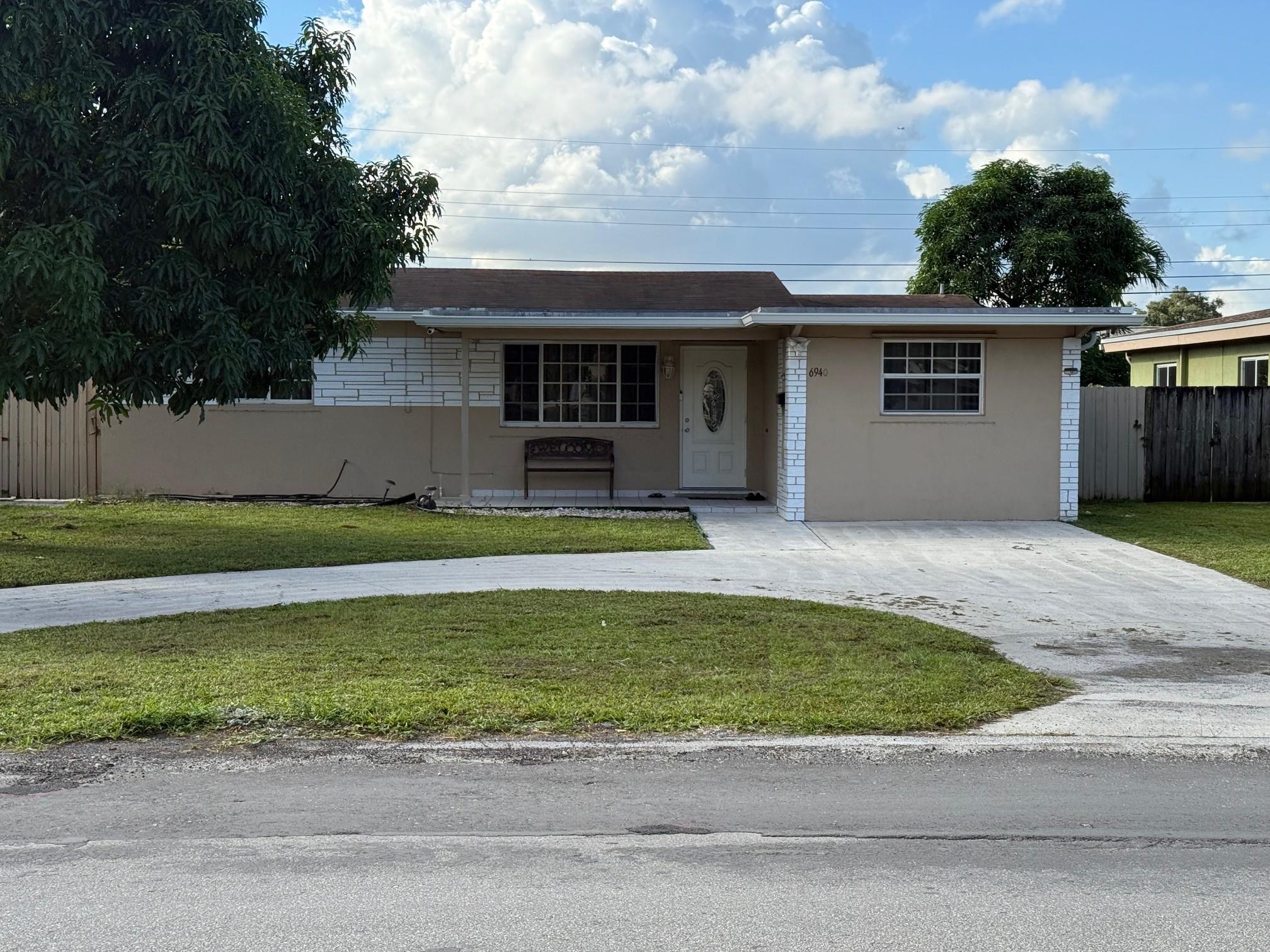 PEMBROKE PINES - Residential