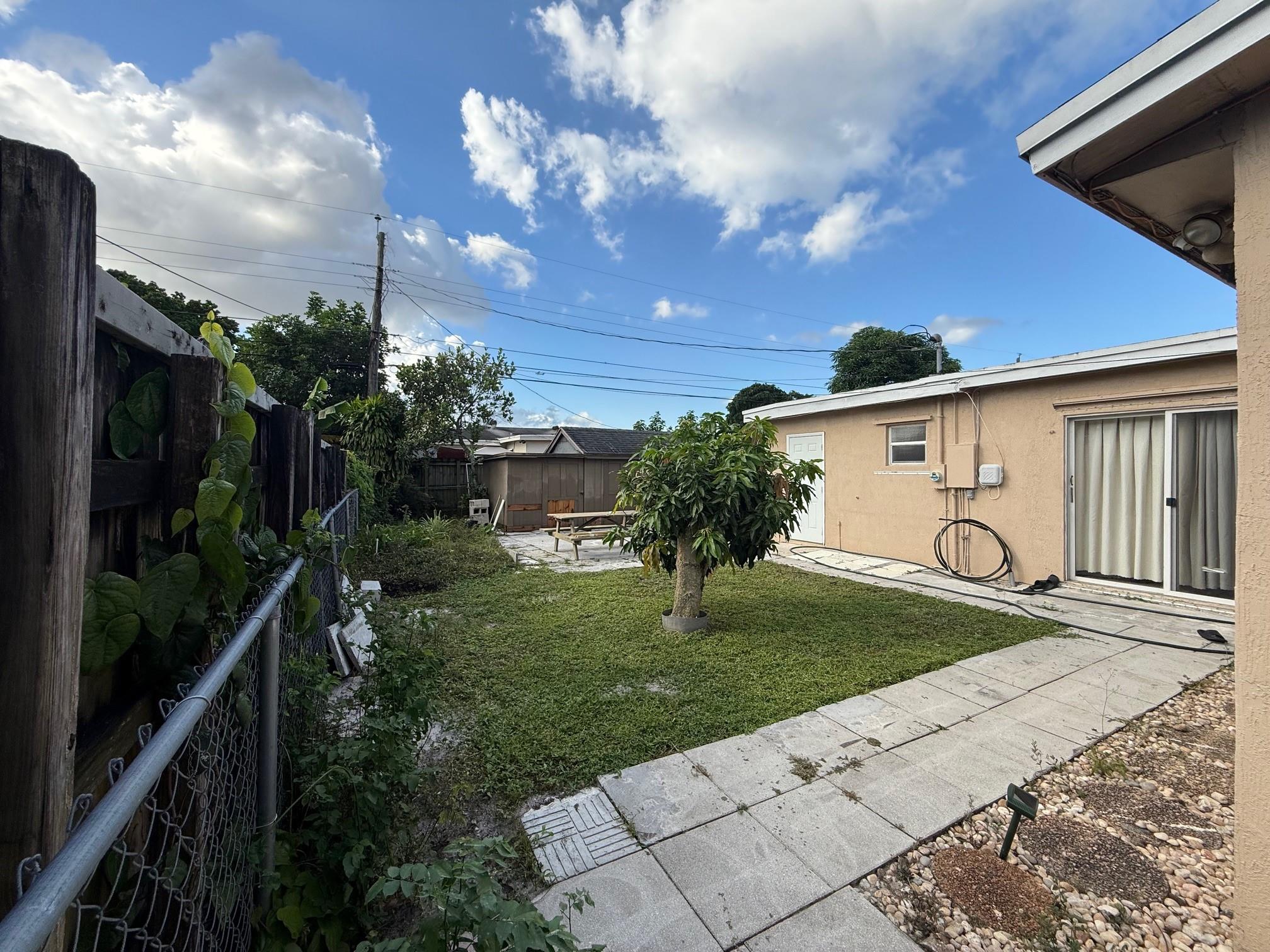 PEMBROKE PINES - Residential
