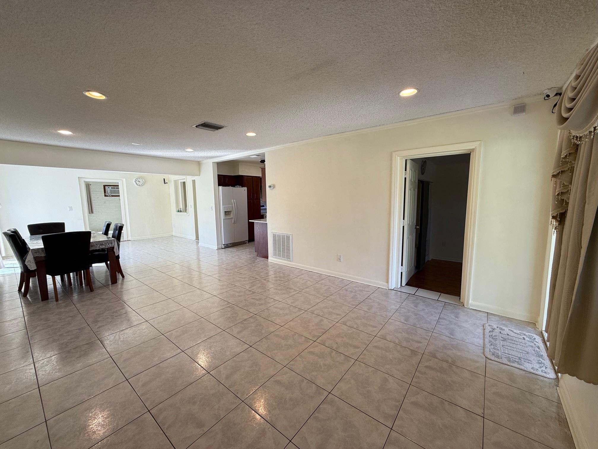 PEMBROKE PINES - Residential