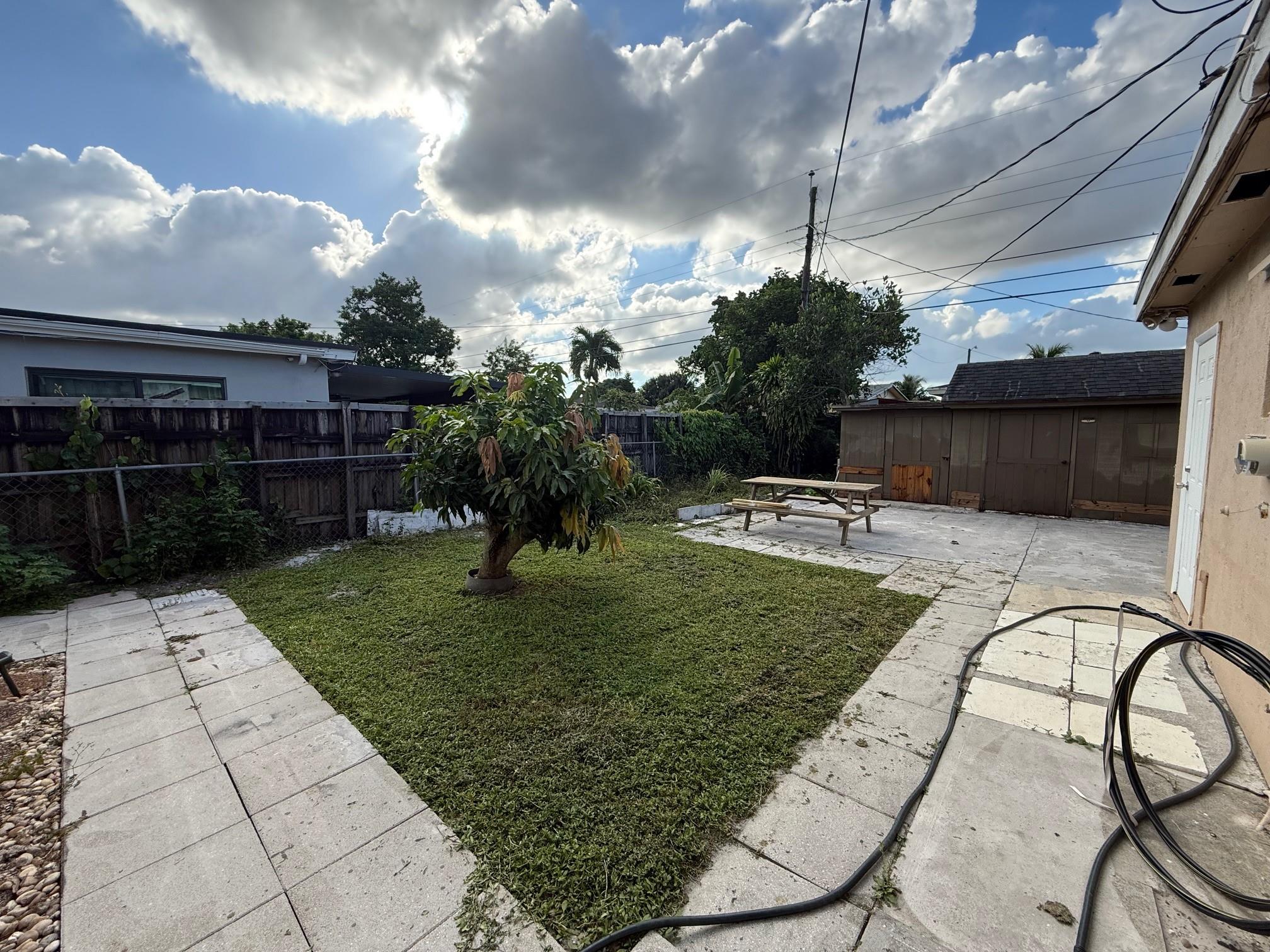 PEMBROKE PINES - Residential