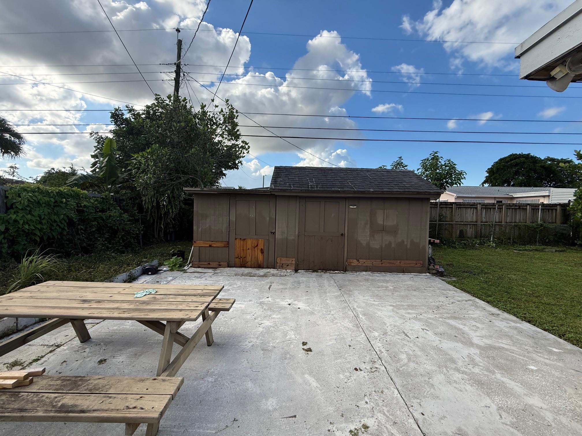 PEMBROKE PINES - Residential