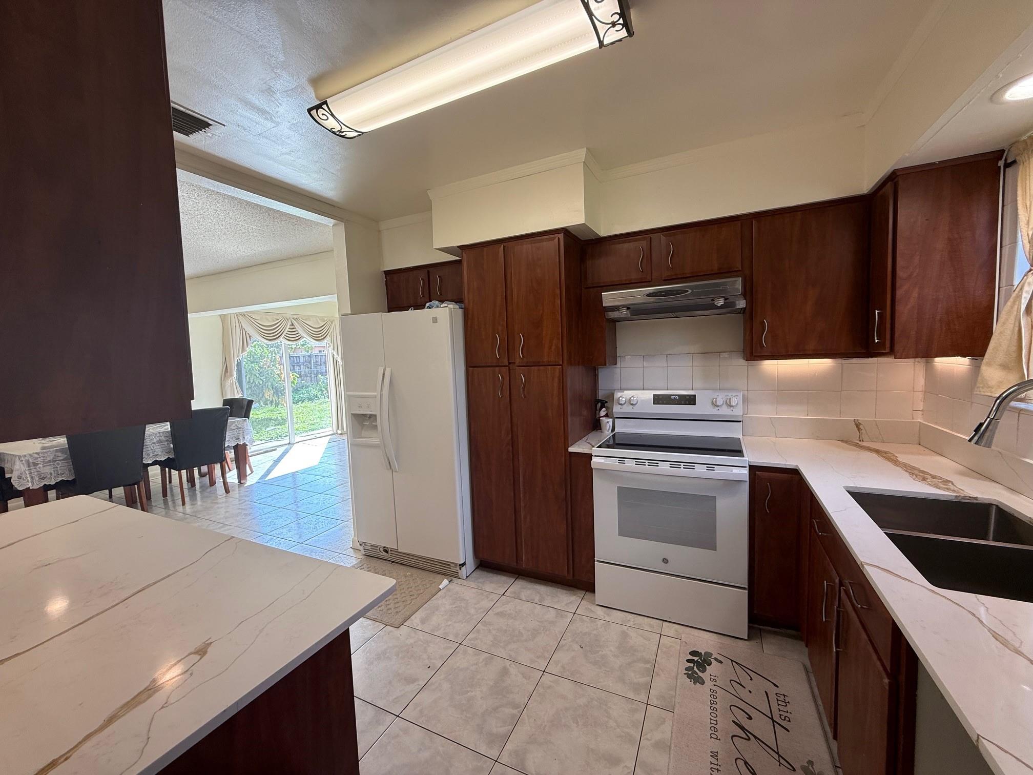 PEMBROKE PINES - Residential