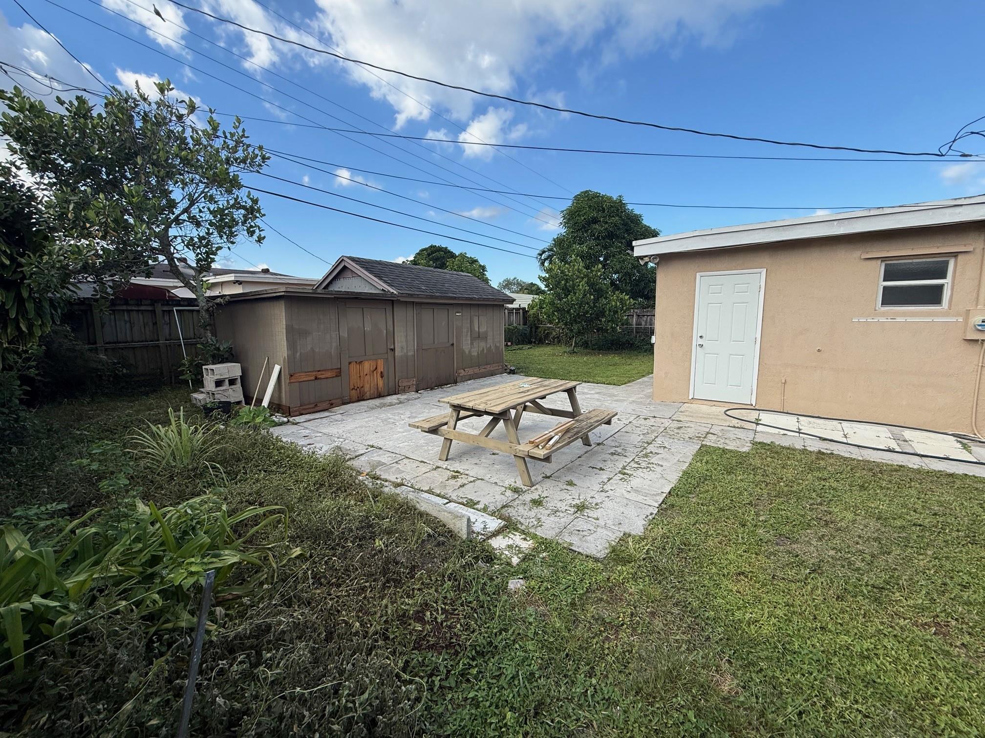 PEMBROKE PINES - Residential