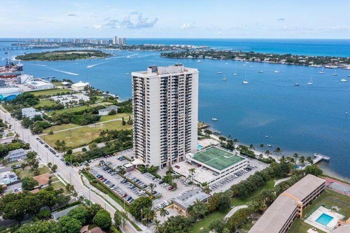The Palm Beach House - Residential Lease