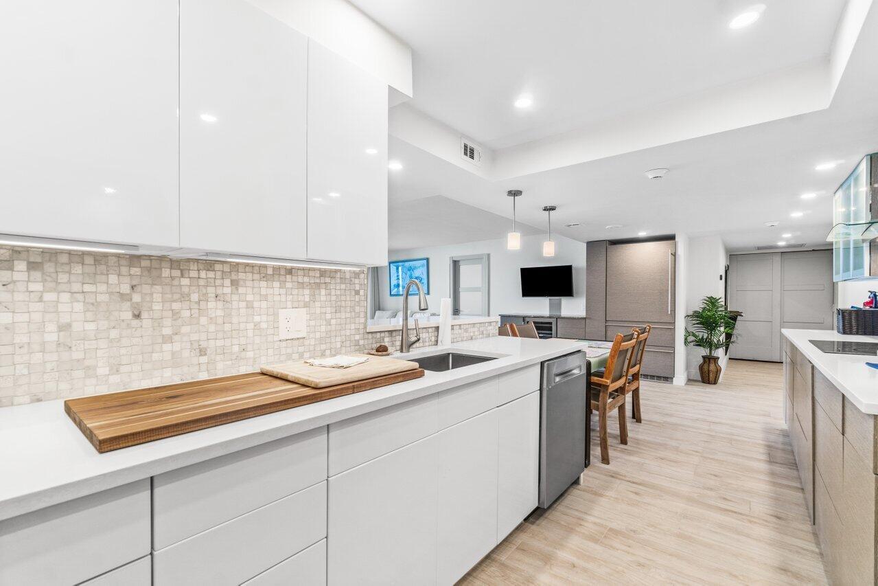 The Palm Beach House - Residential Lease