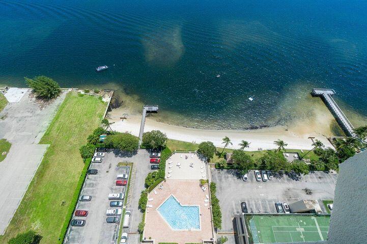 The Palm Beach House - Residential Lease
