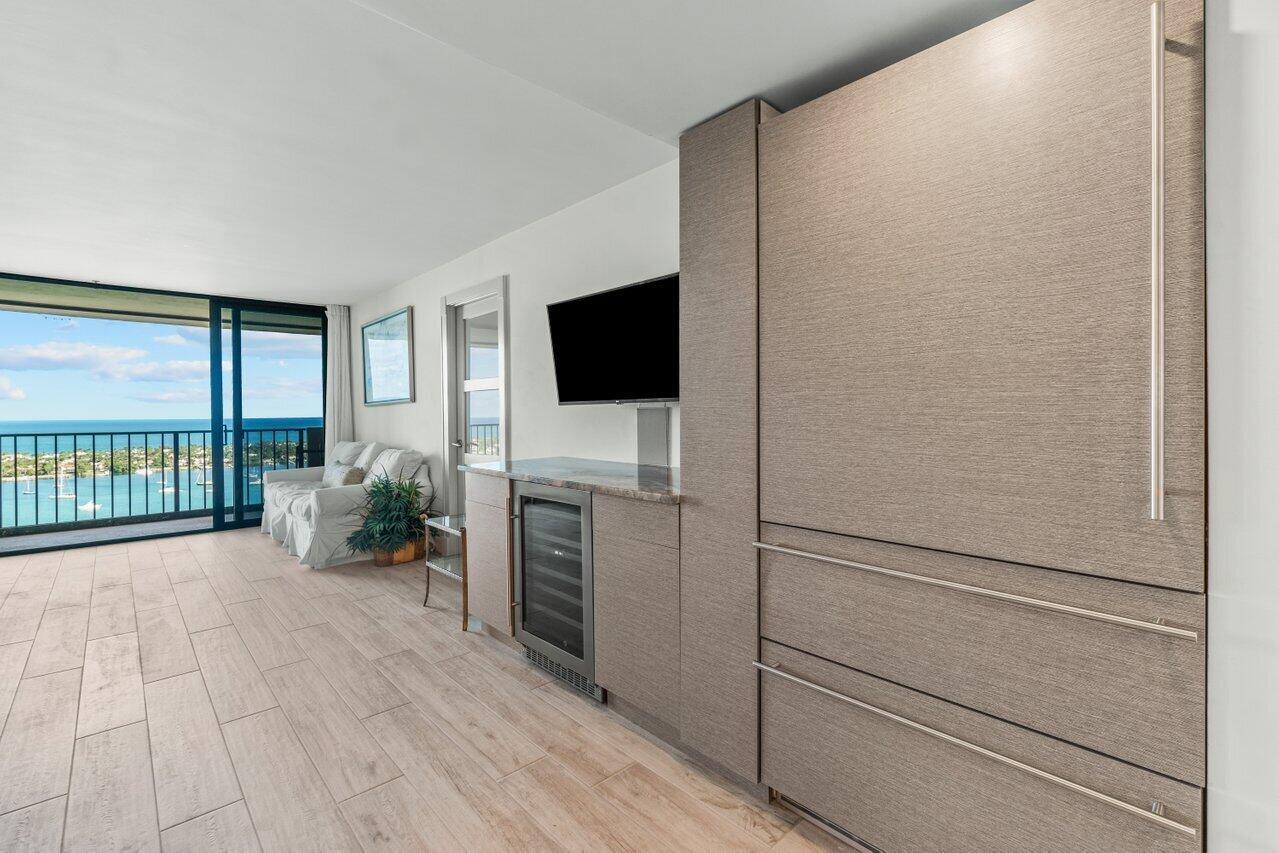 The Palm Beach House - Residential Lease