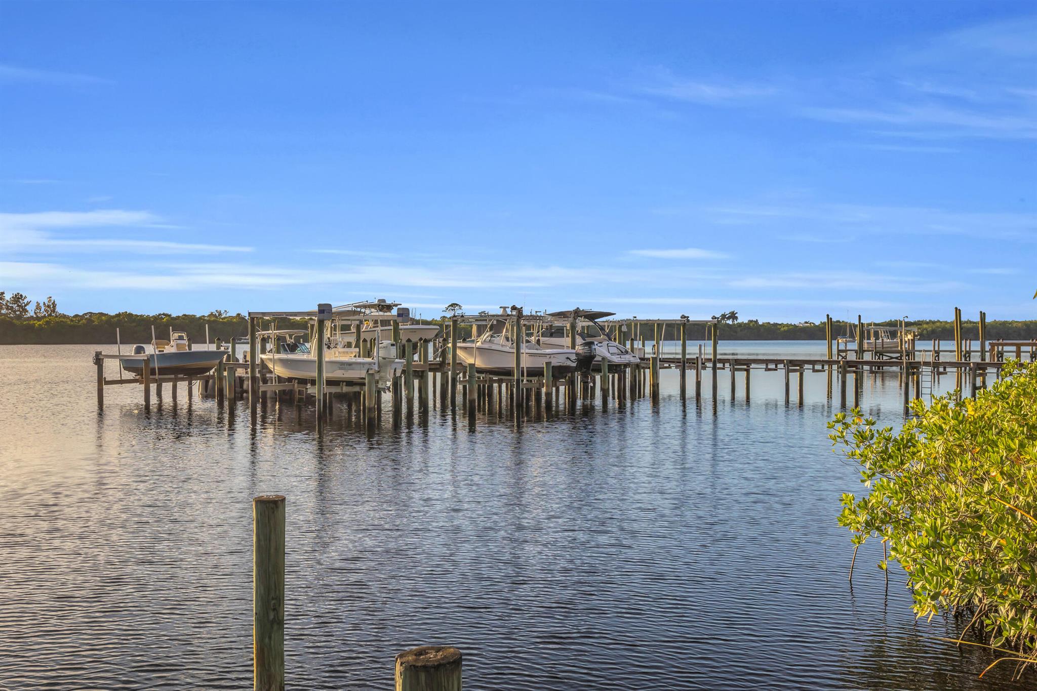 TARPON BAY MOORINGS - Residential