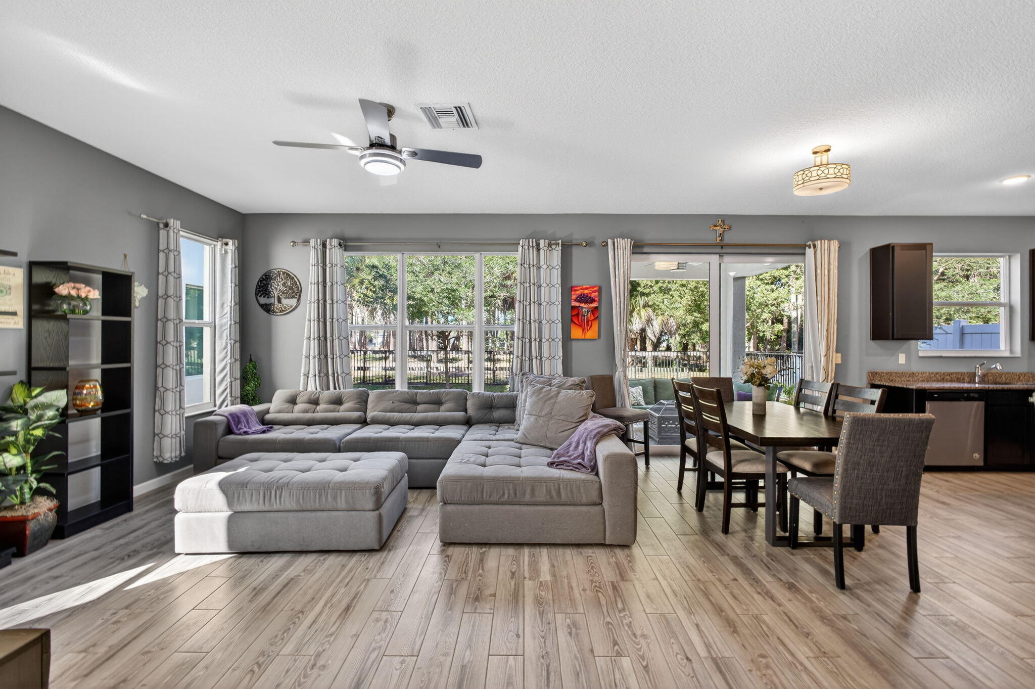 6607 Pointe Of Woods Drive