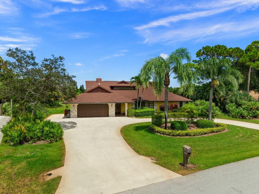 Photo of 919 NE Juniper Place, Jensen Beach, FL 34957 (MLS # R11013956)