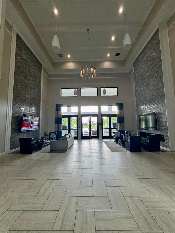 CRESTWOOD NORTH - Residential