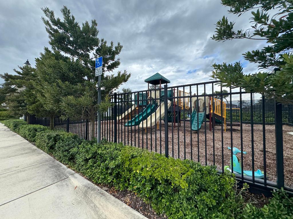 CRESTWOOD NORTH - Residential