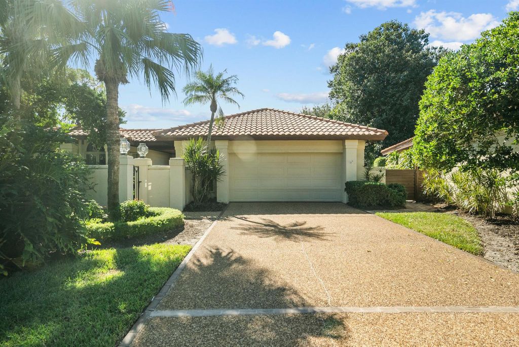 Photo of 6414 SE Ironwood Circle, Stuart, FL 34997 (MLS # R10935759)