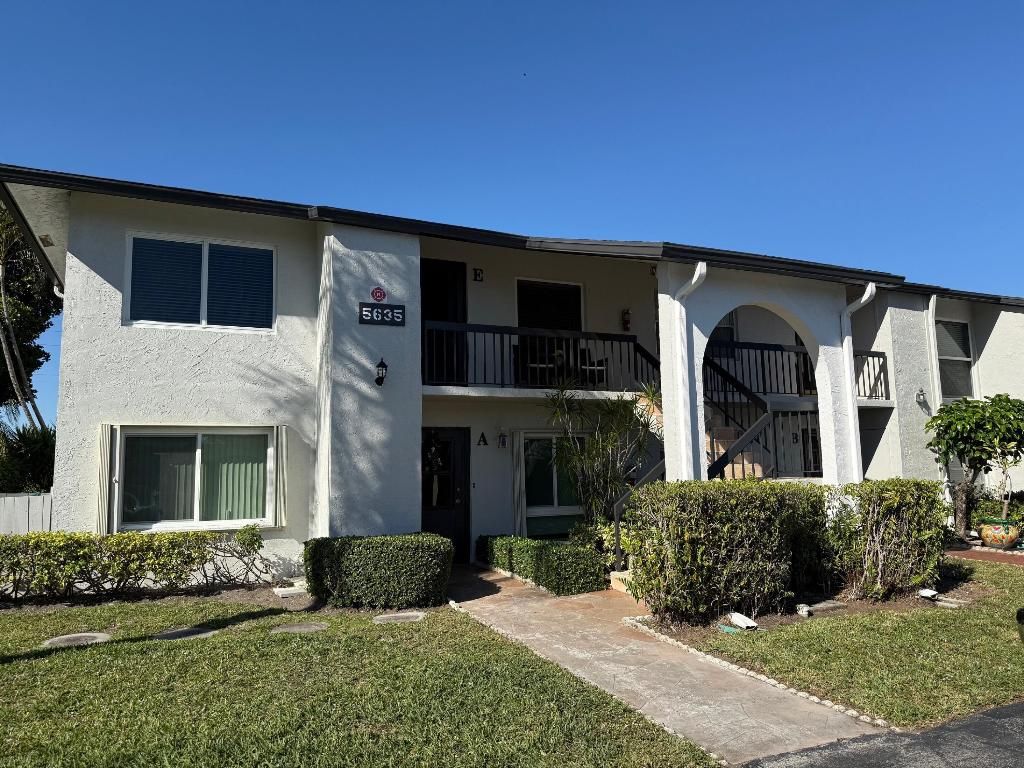 Photo of 5635 Queen Palm Ct #Unit E, Delray Beach, FL 33484 (MLS # R11126532)