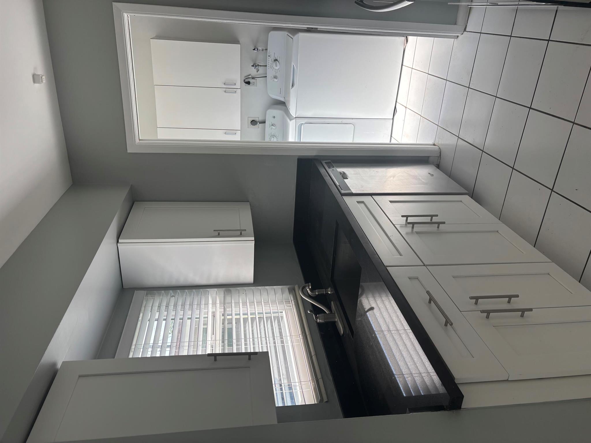Spacious 1 bed, 1 bath unit with in-unit washer/dryer and tons of natural light. Front parking, pet-friendly, lawn care included. Just first month's rent + security to move in