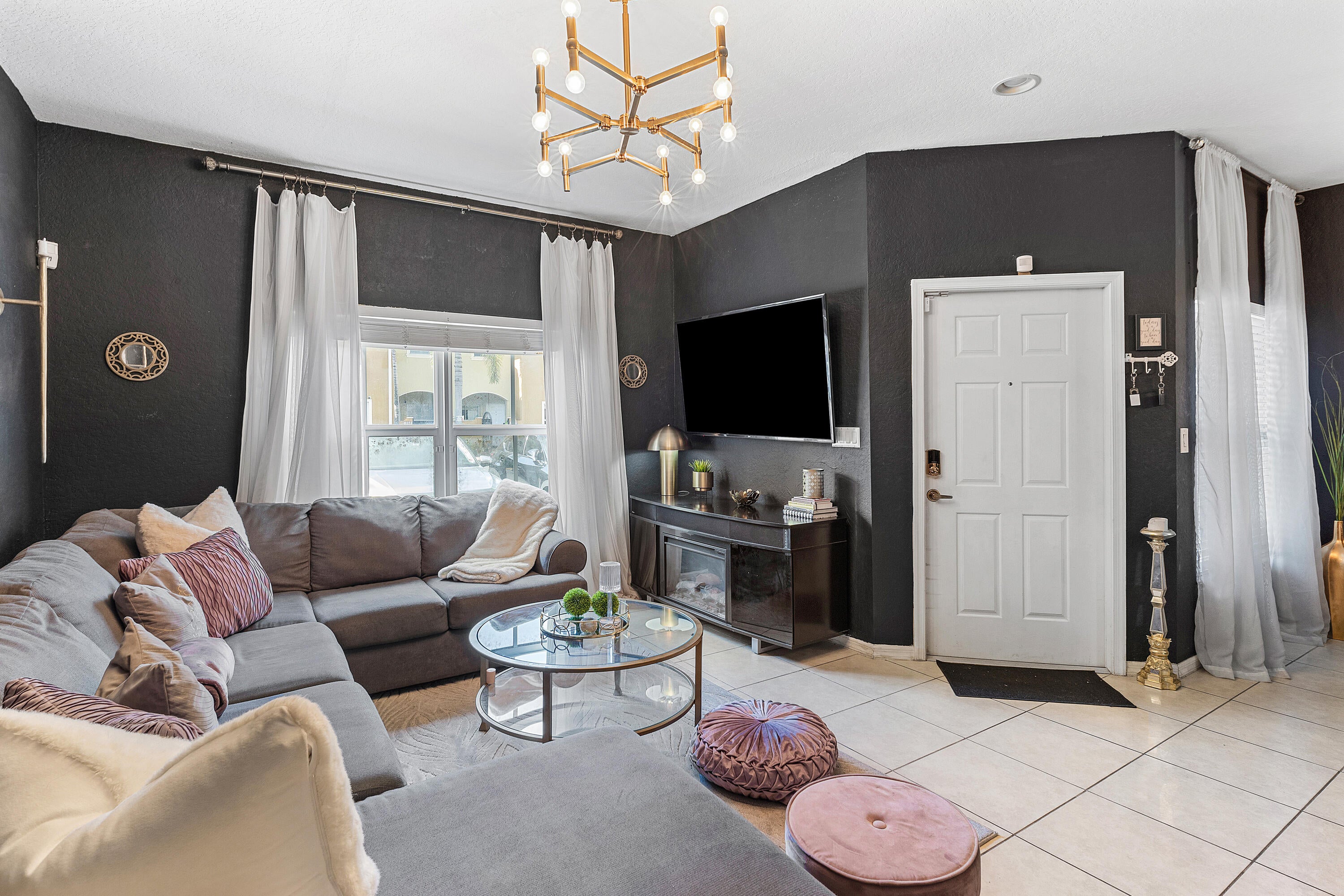 2851 W Prospect 506