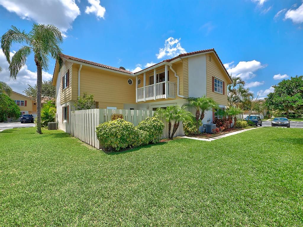 Photo of 274 Seabreeze Circle, Jupiter, FL 33477 (MLS # R10710386)
