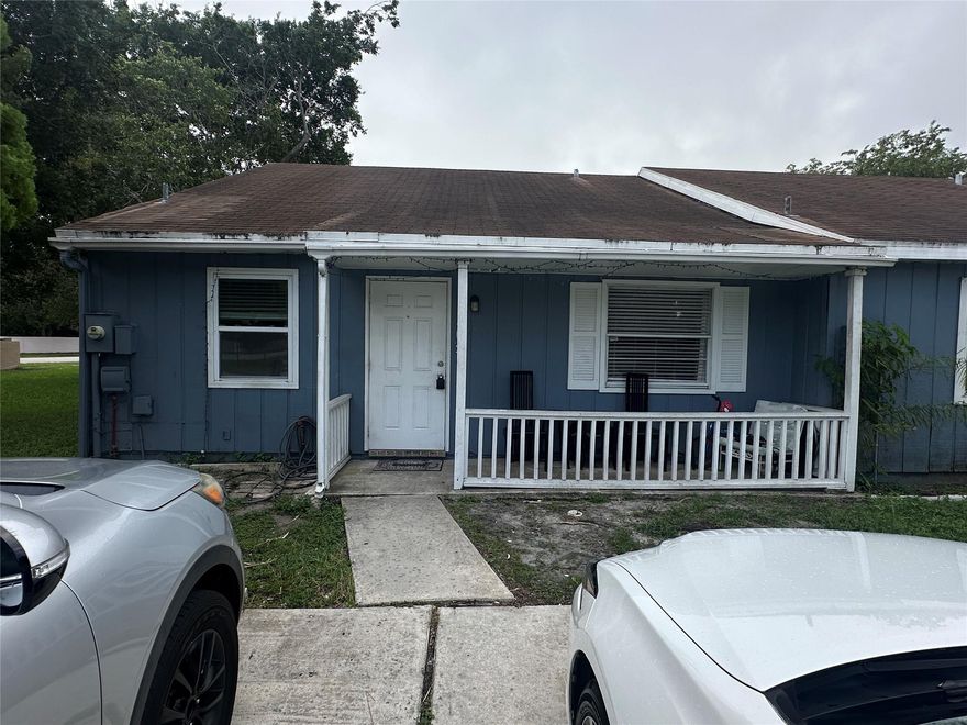 Beautiful 2/2 villa on the lake, bricked backyard with built BBQ, tile throughout, 4 parking spaces, available immediately, quick approval.  MOVE IN TODAY!!!