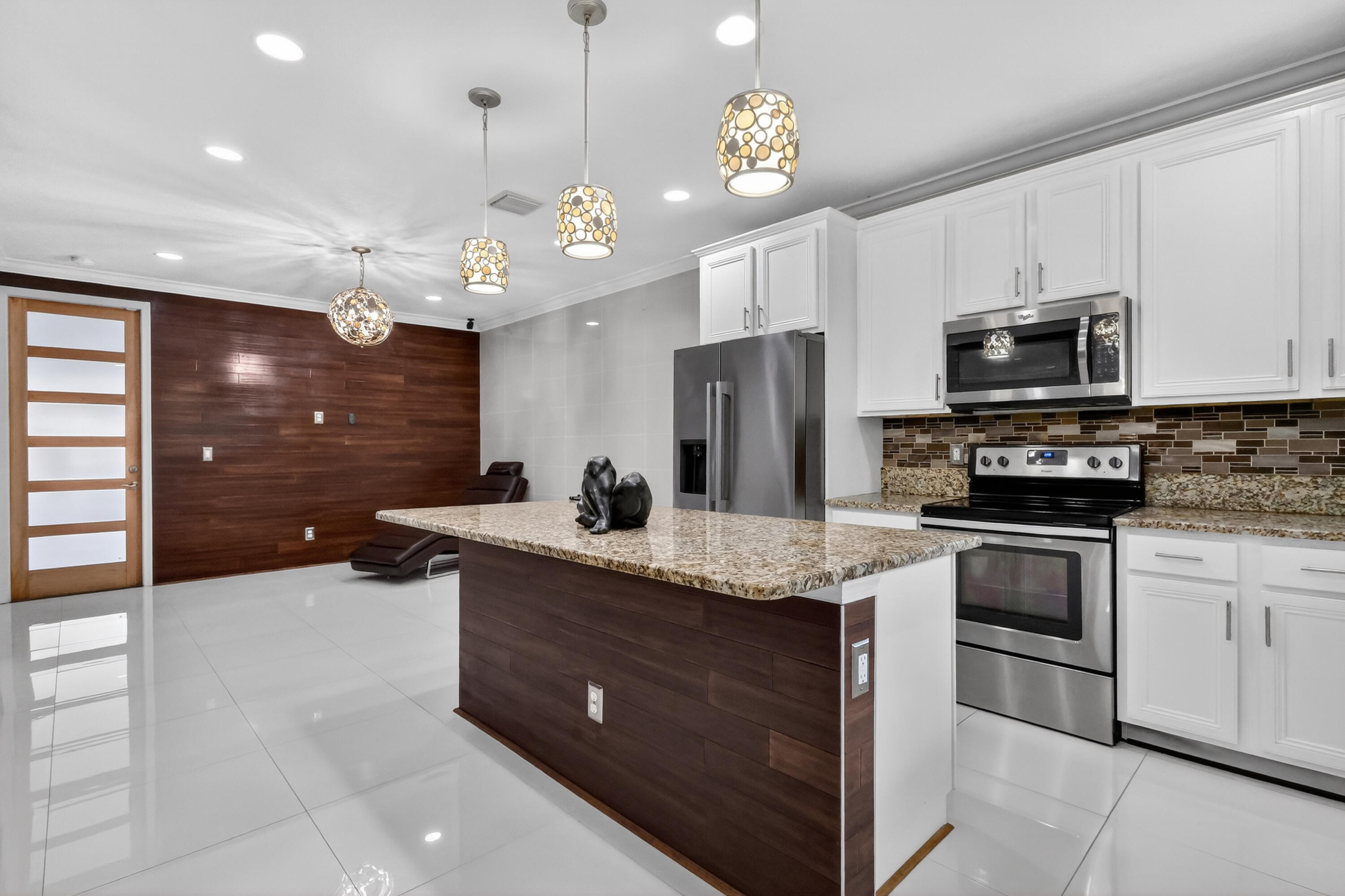 3106 Waterside Circle