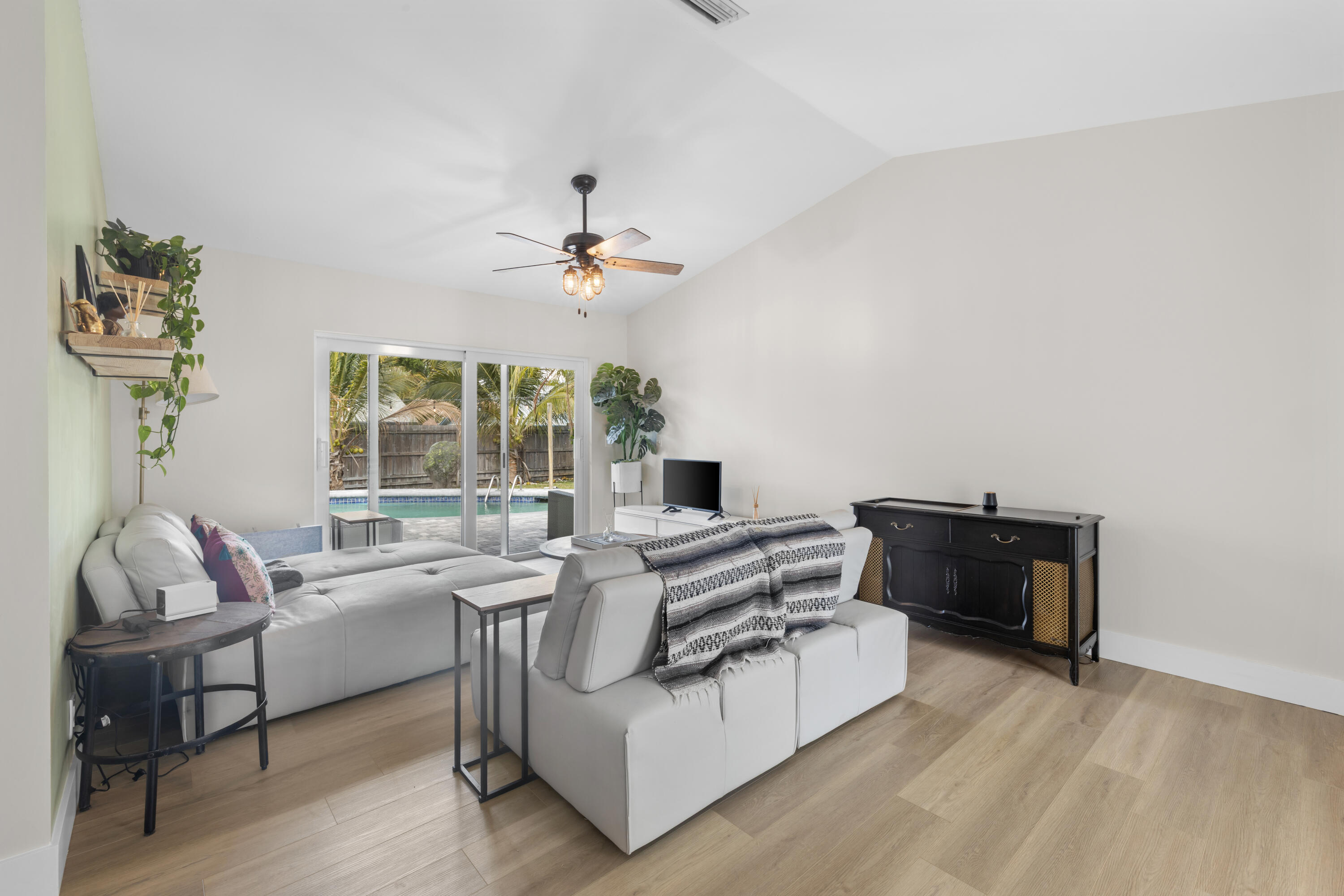 SKY LAKE 3 - Residential