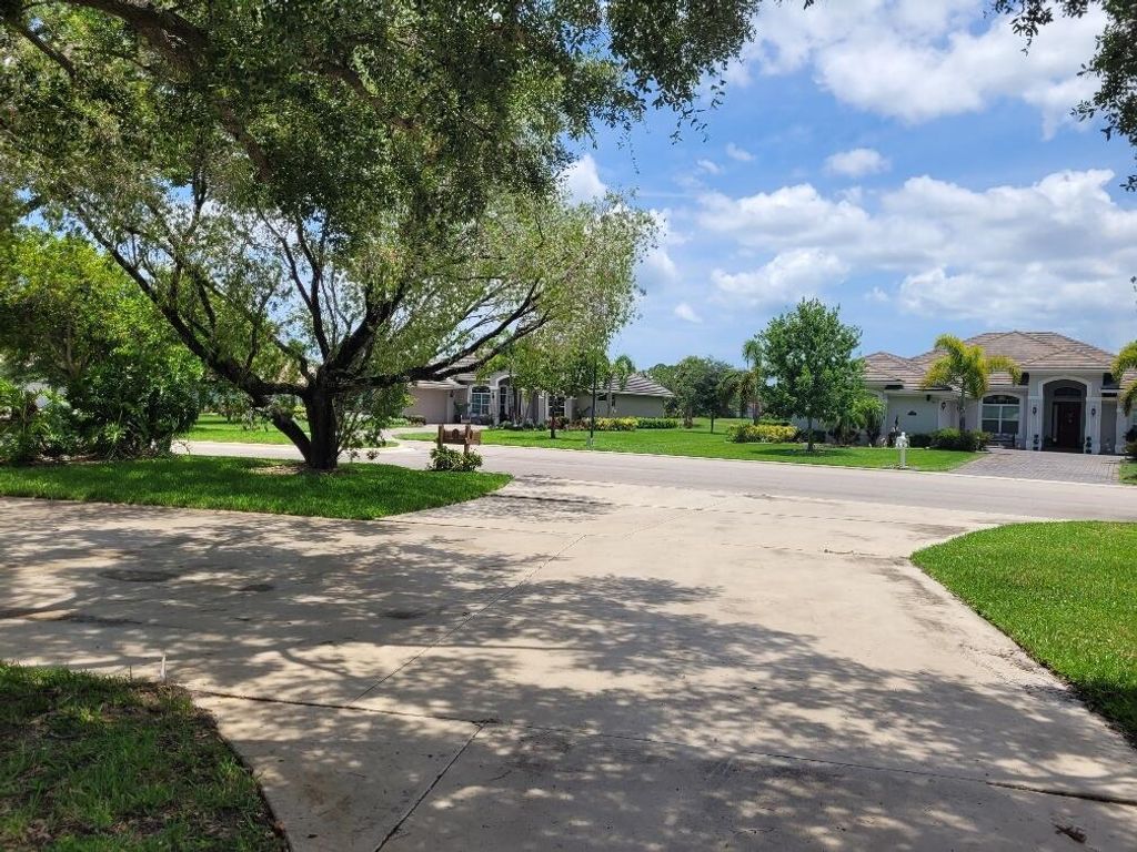 Photo of 3007 Bent Pine Drive, Fort Pierce, FL 34951 (MLS # R11098423)