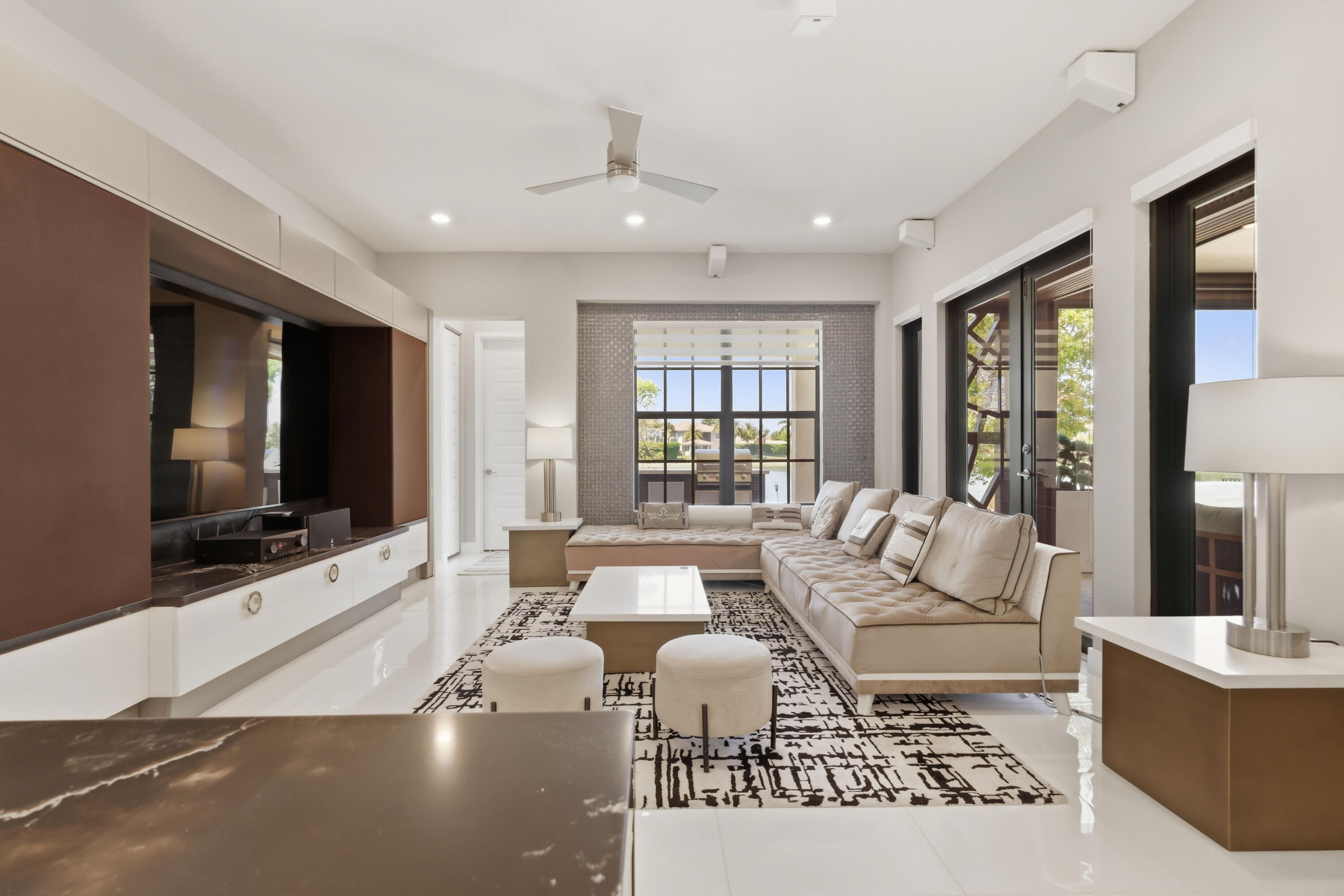 DEBUYS REPLAT NO 1 - Residential