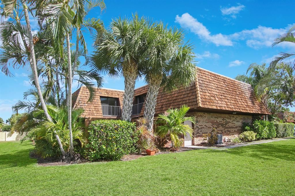 Photo of 1420 Ocean 32d Way #32-D, Jupiter, FL 33477 (MLS # R10862721)