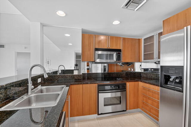 610 CLEMATIS Street 831, West Palm Beach, FL, 33401/$450,000 1 610 CLEMATIS Street 831
