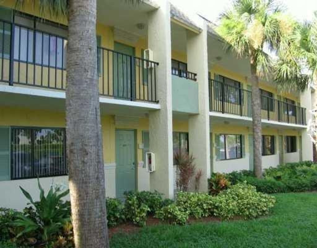 Photo of 1205 Meadows Circle, Boynton Beach, FL 33436 (MLS # B26010220)