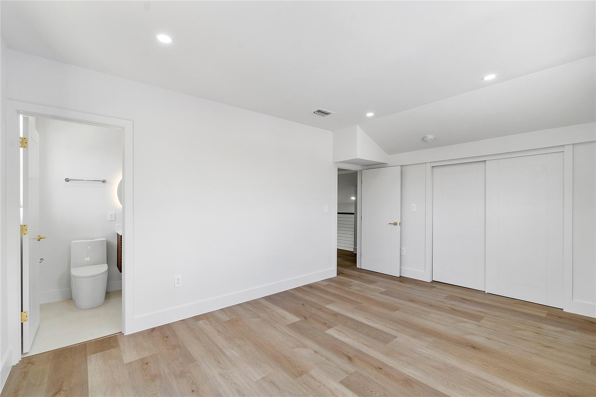 Country Club Isles 42-40 - Residential