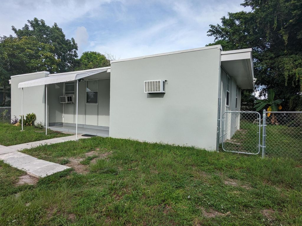 Photo of 424 Shawnee Lane, Lantana, FL 33462 (MLS # R11026571)