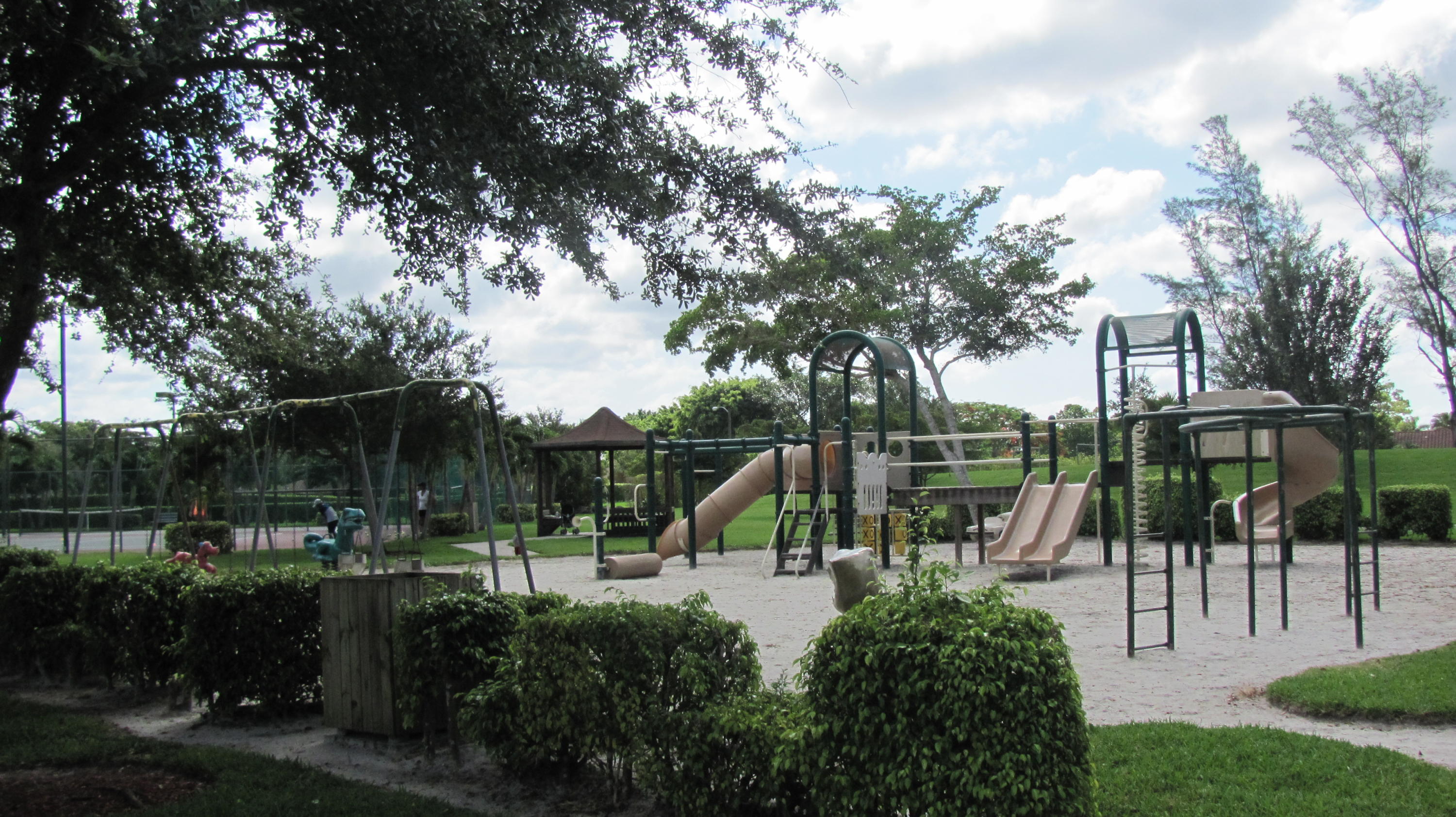 ISLAND LAKES - Residential