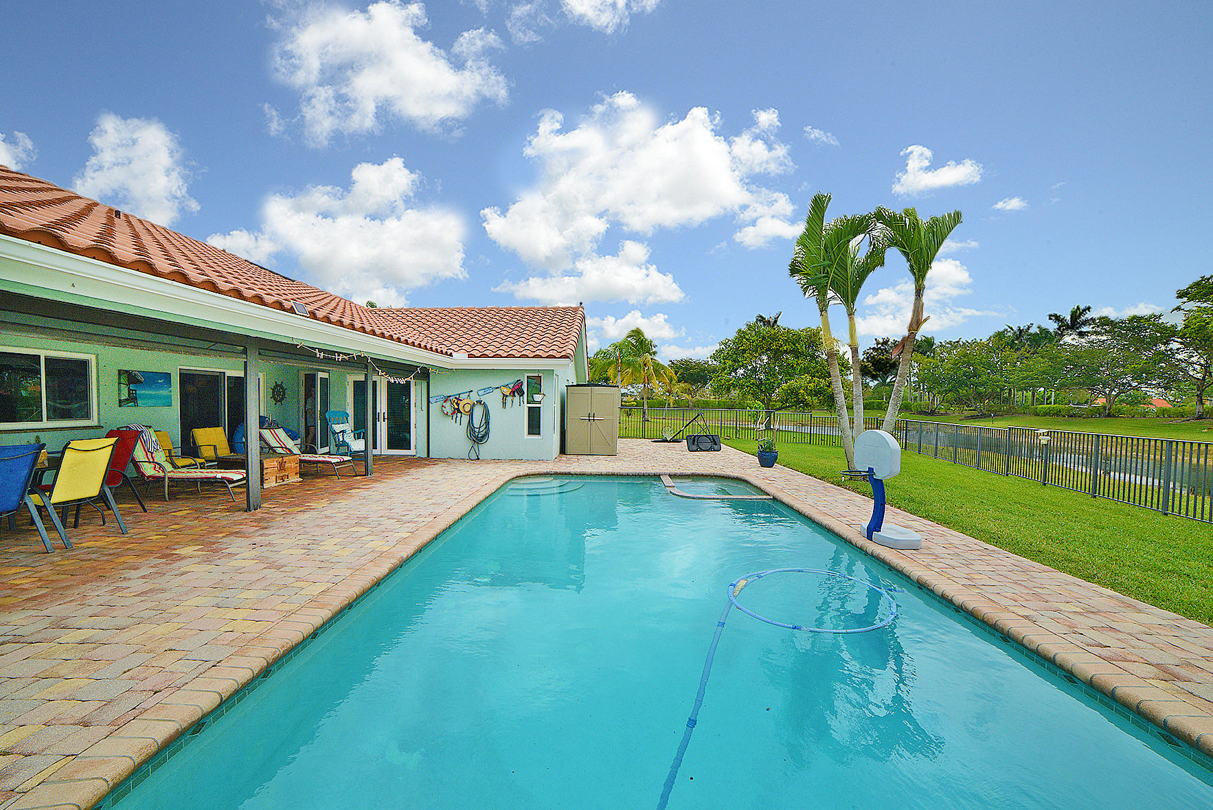 ISLAND LAKES - Residential