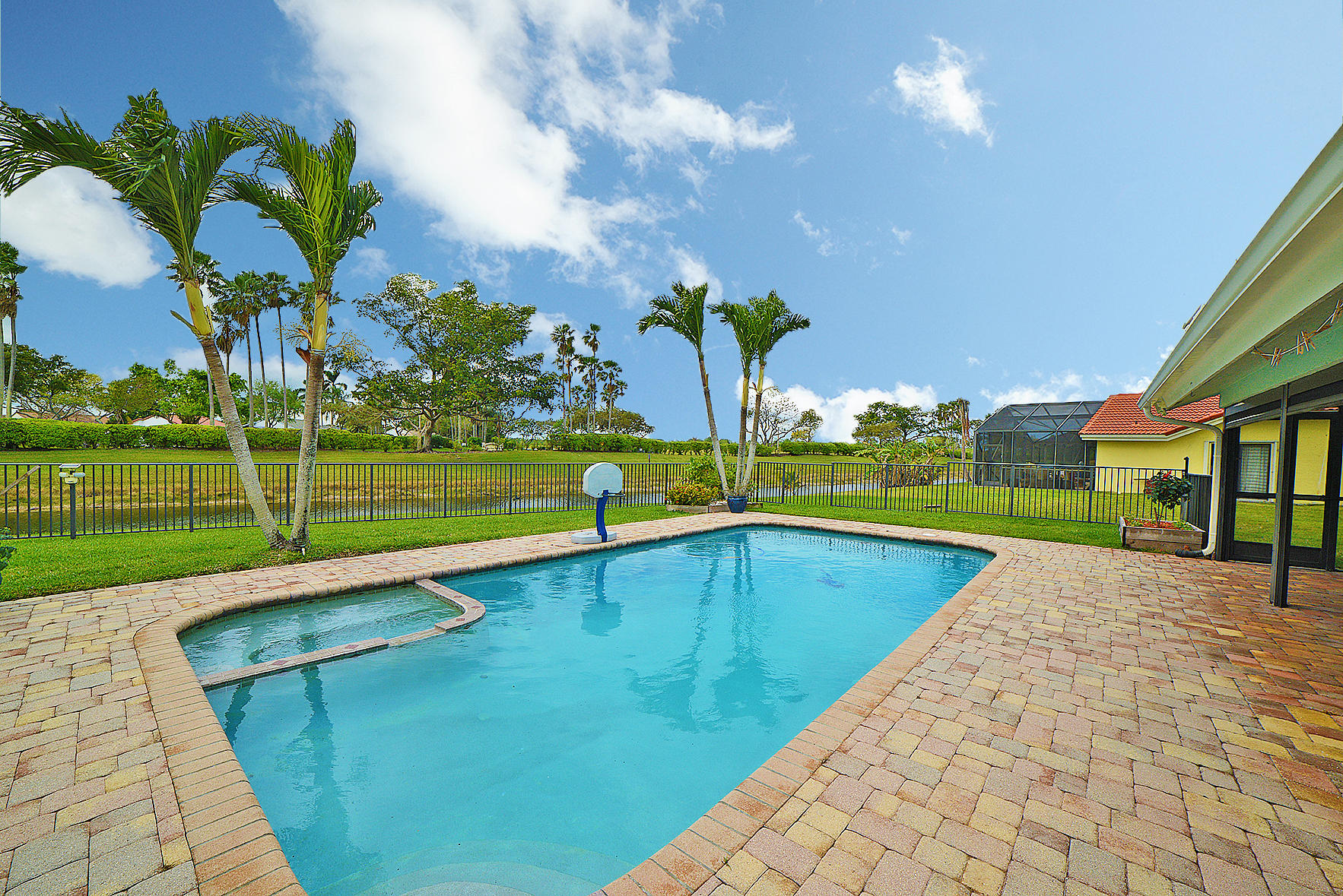 ISLAND LAKES - Residential